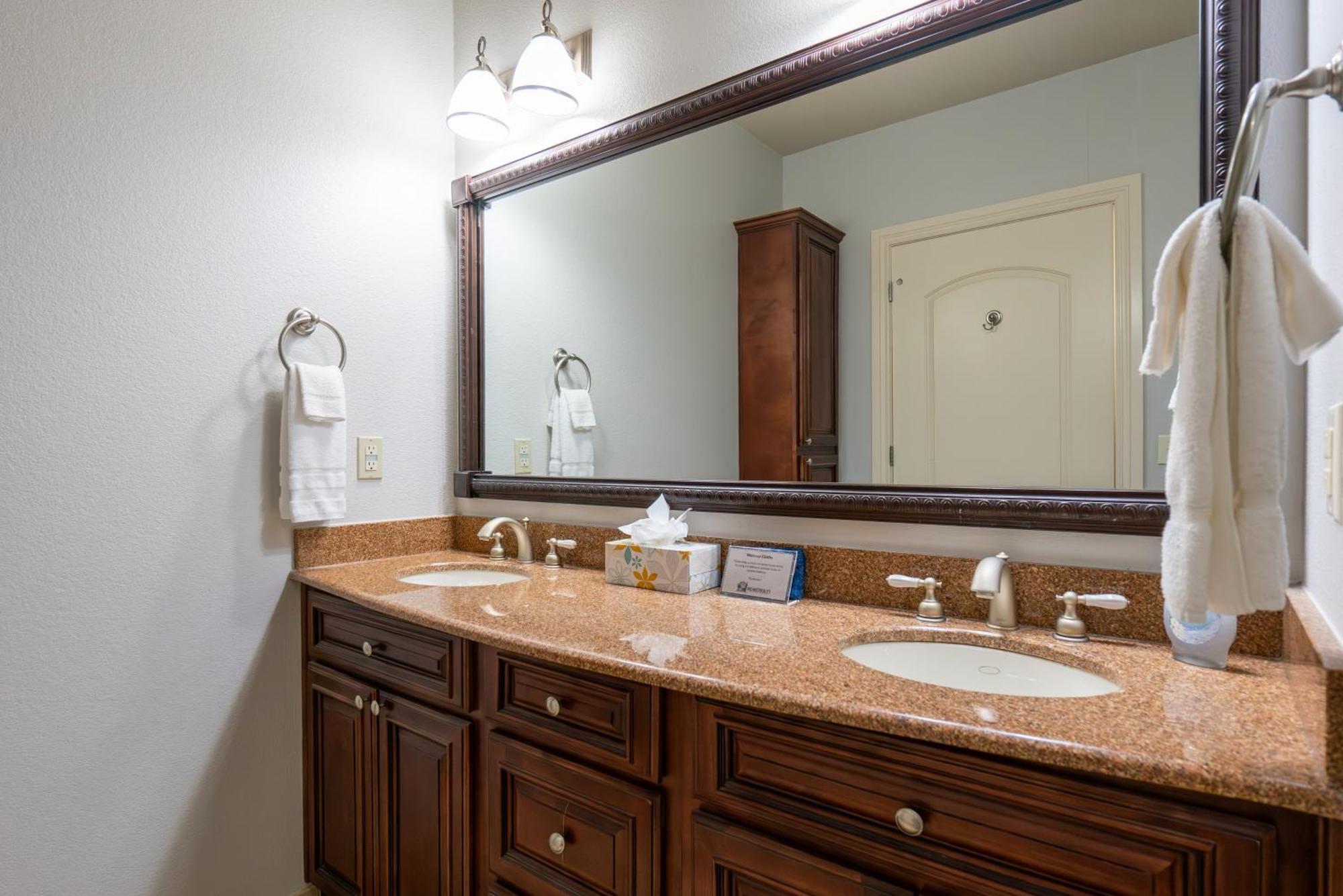 Holiday home 4bd Walk-in - Large Deck - Golf Course - Pool - Free Attraction Tickets Included - V120 *