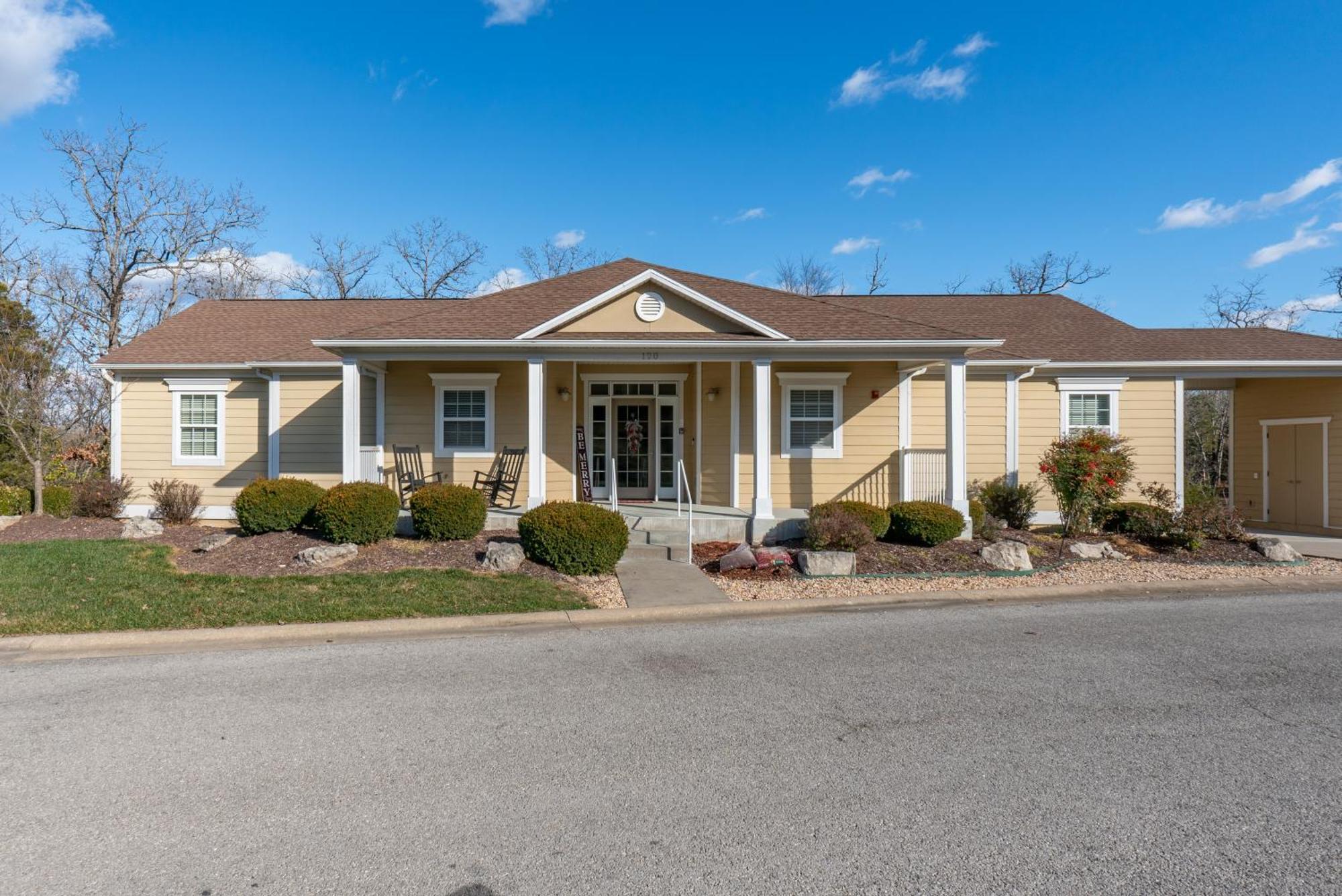 Holiday home 4bd Walk-in - Large Deck - Golf Course - Pool - Free Attraction Tickets Included - V120 Branson
