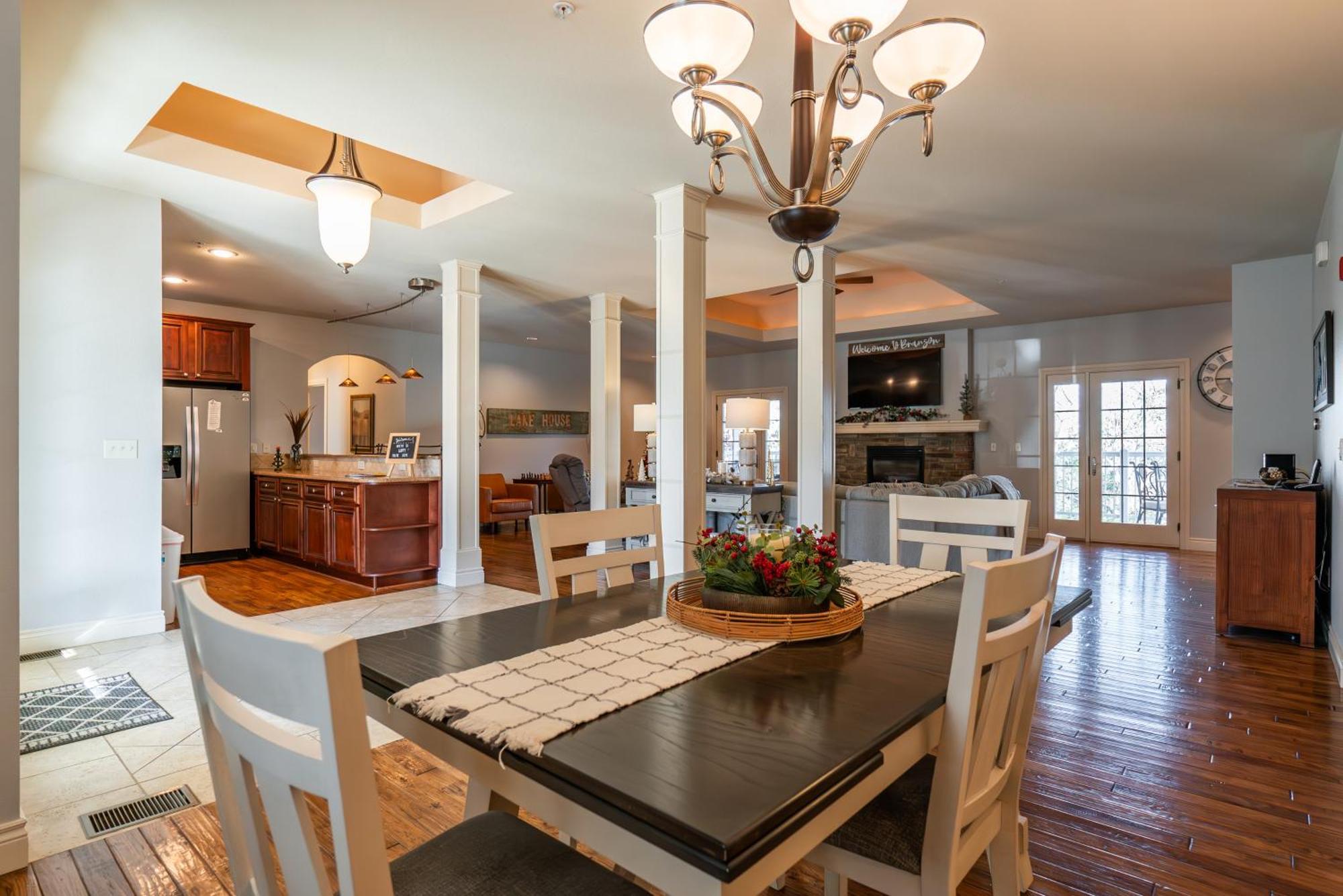4bd Walk-in - Large Deck - Golf Course - Pool - Free Attraction Tickets Included - V120