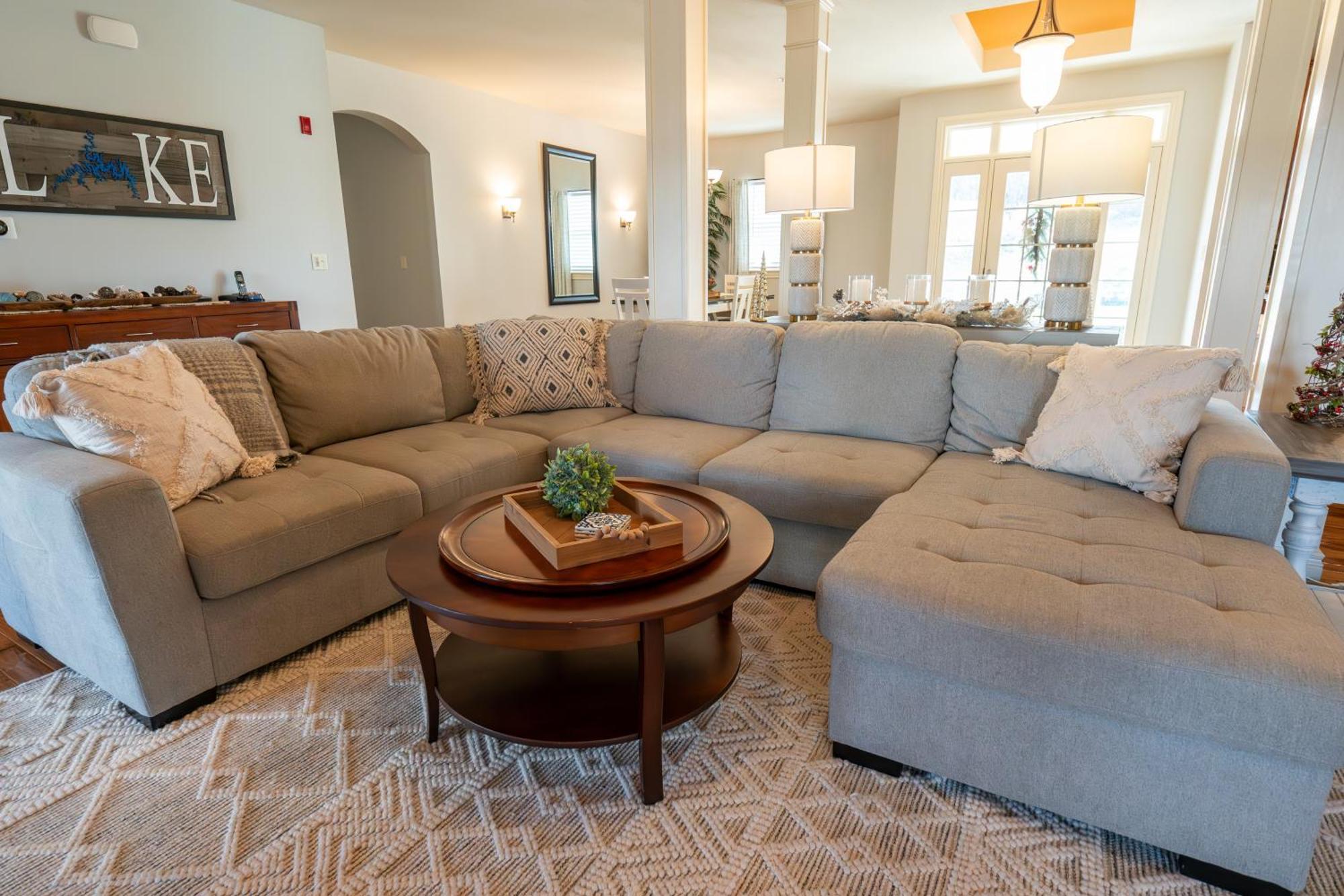 Holiday home 4bd Walk-in - Large Deck - Golf Course - Pool - Free Attraction Tickets Included - V120 *