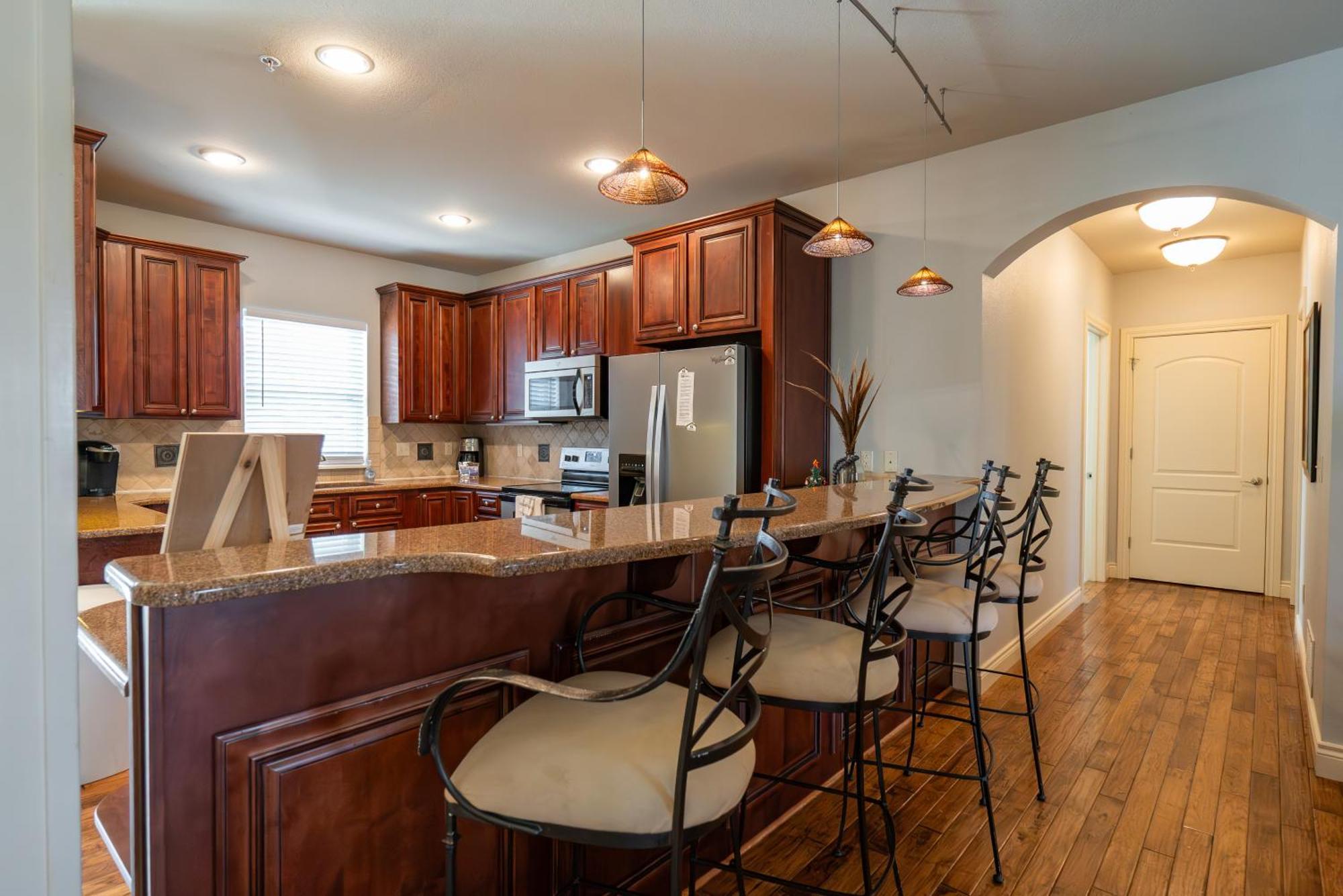 Holiday home 4bd Walk-in - Large Deck - Golf Course - Pool - Free Attraction Tickets Included - V120