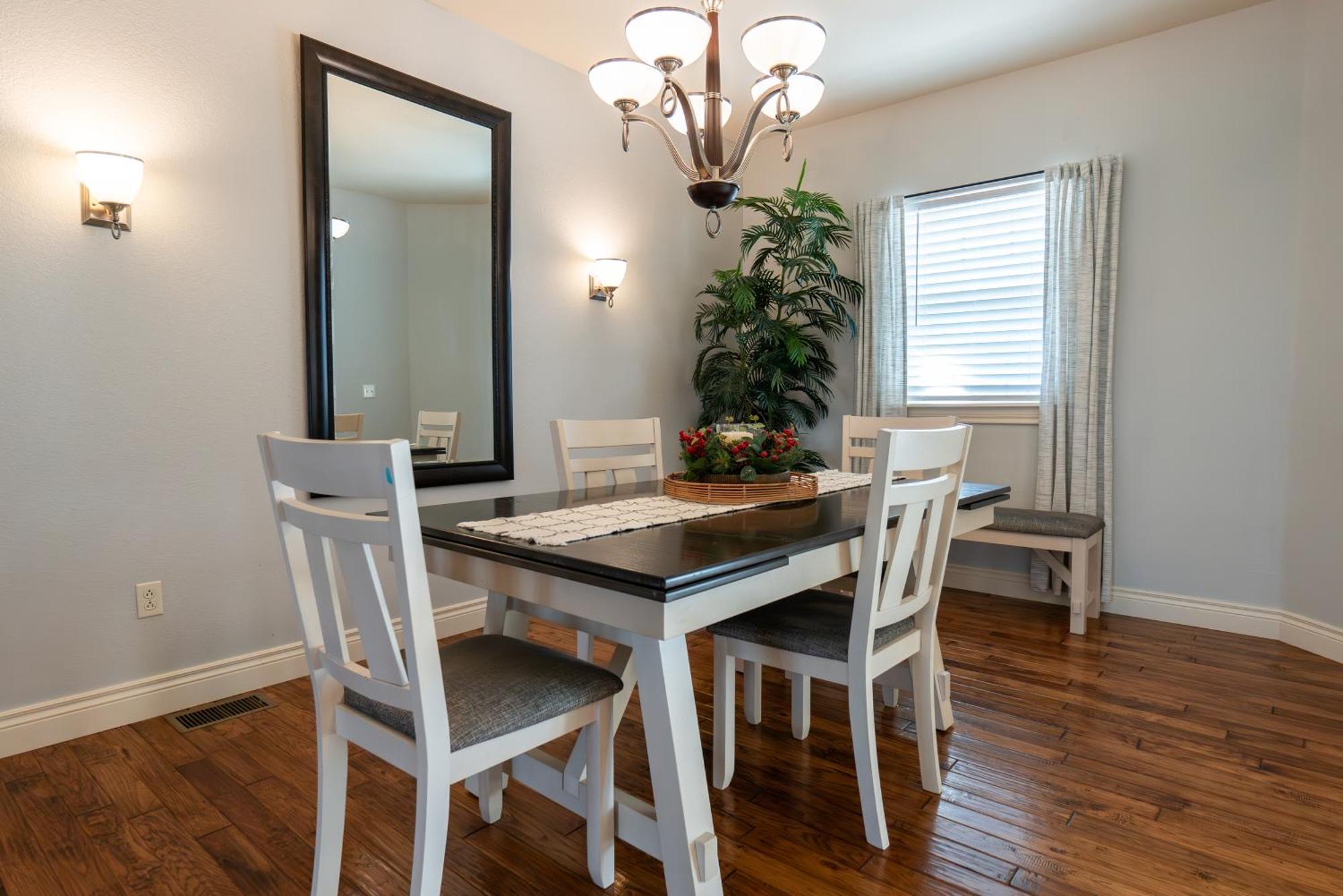 4bd Walk-in - Large Deck - Golf Course - Pool - Free Attraction Tickets Included - V120 Holiday home *