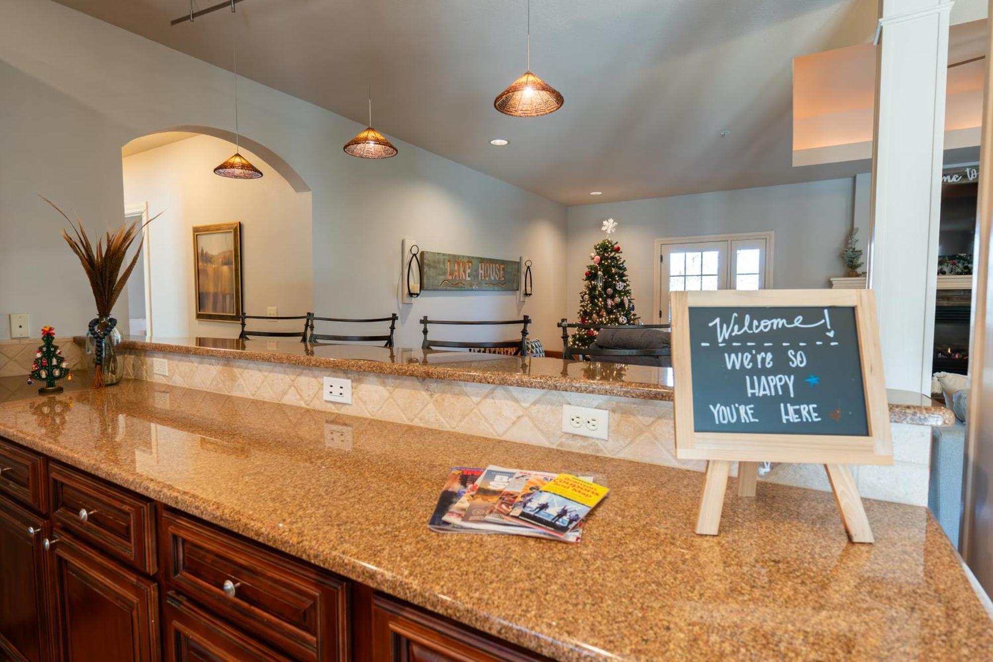 Holiday home 4bd Walk-in - Large Deck - Golf Course - Pool - Free Attraction Tickets Included - V120 *