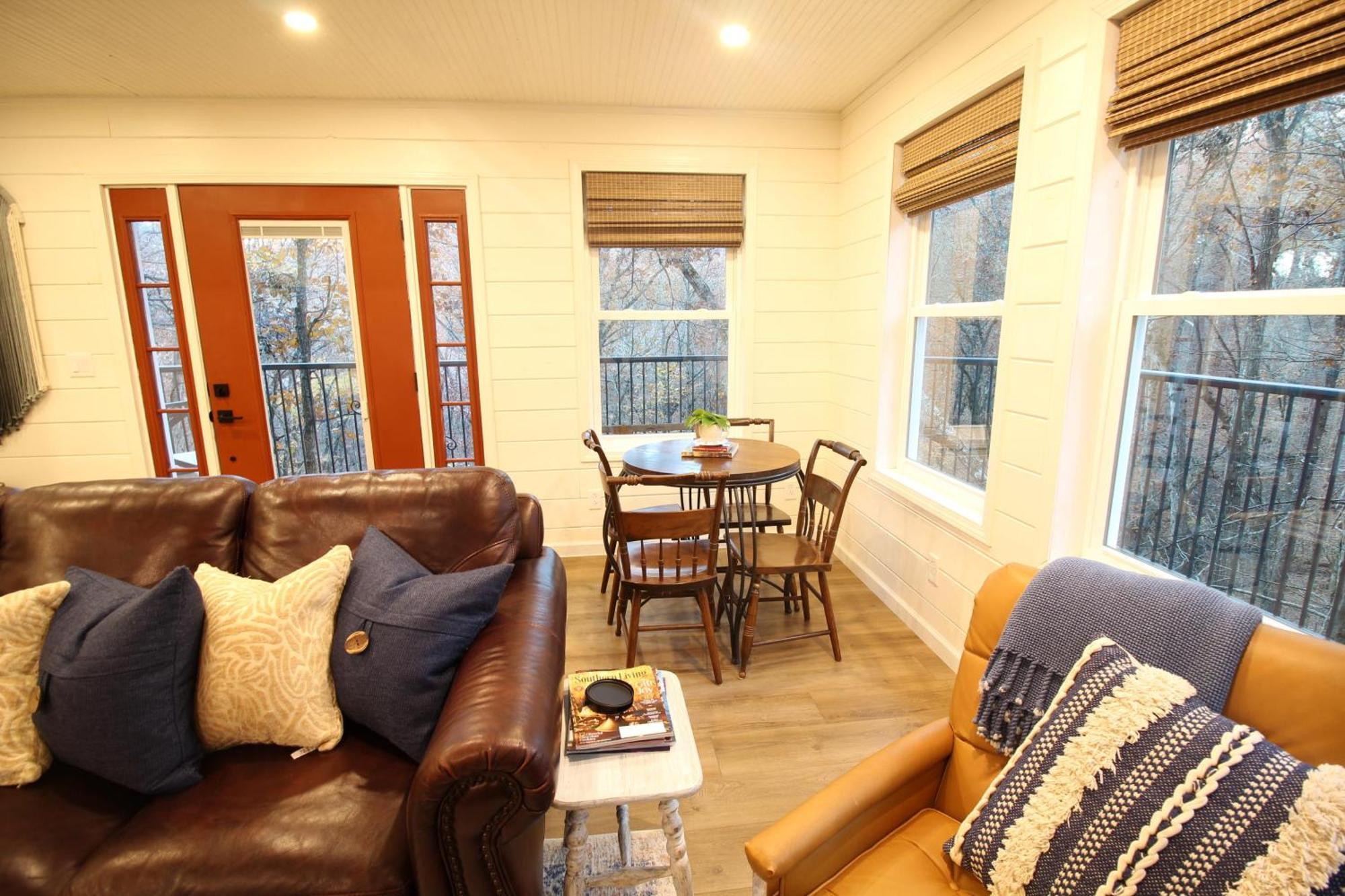 Holiday home Secluded Treehouse In The Woods - Tree Hugger Hideaway Branson