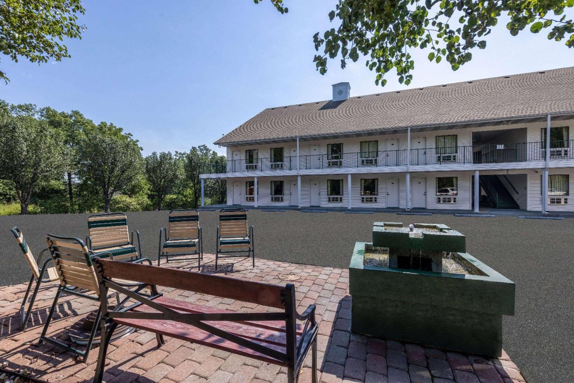 Motel Super 8 By Wyndham - Shepherd Of The Hills Exwy 2*