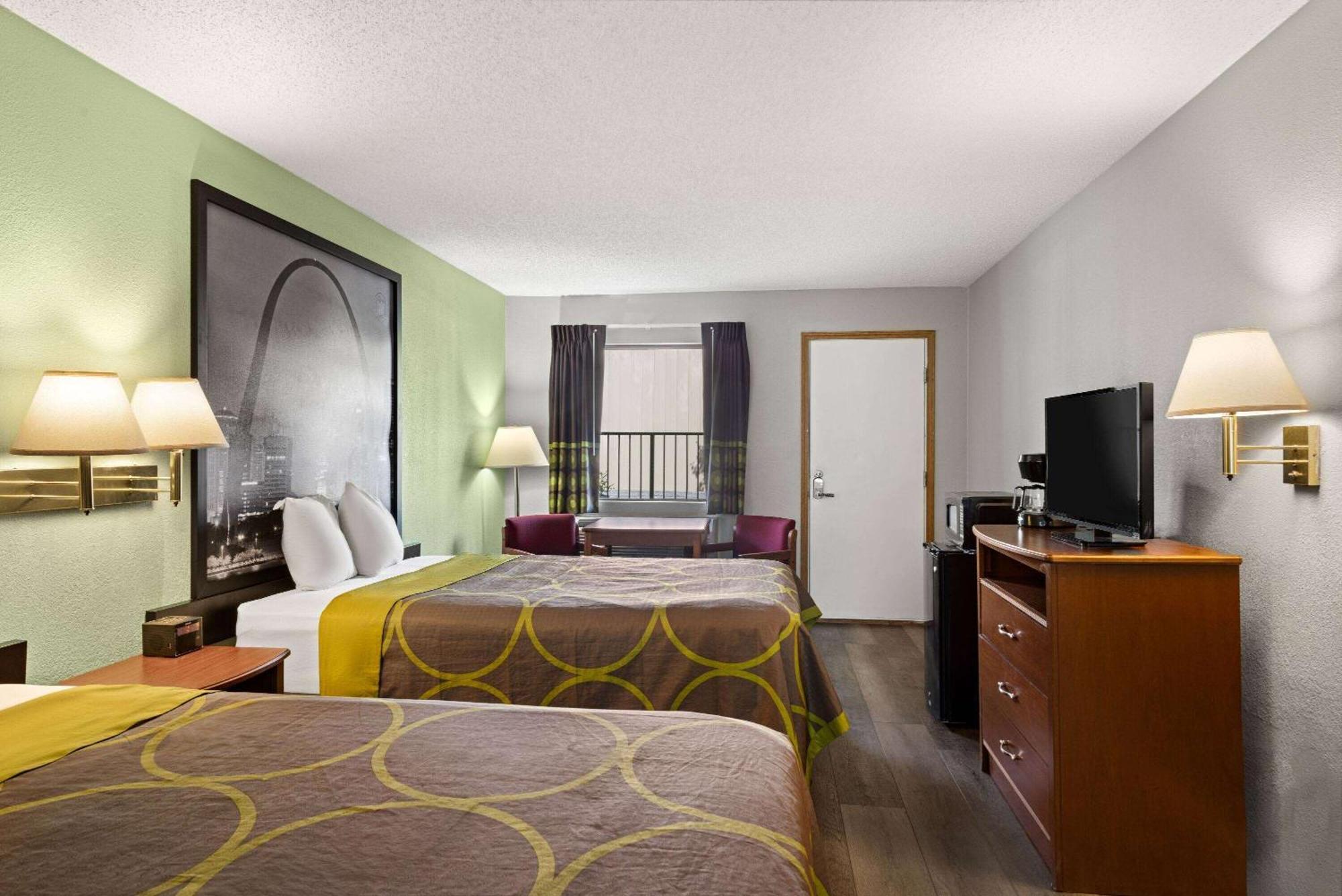 Super 8 By Wyndham - Shepherd Of The Hills Exwy