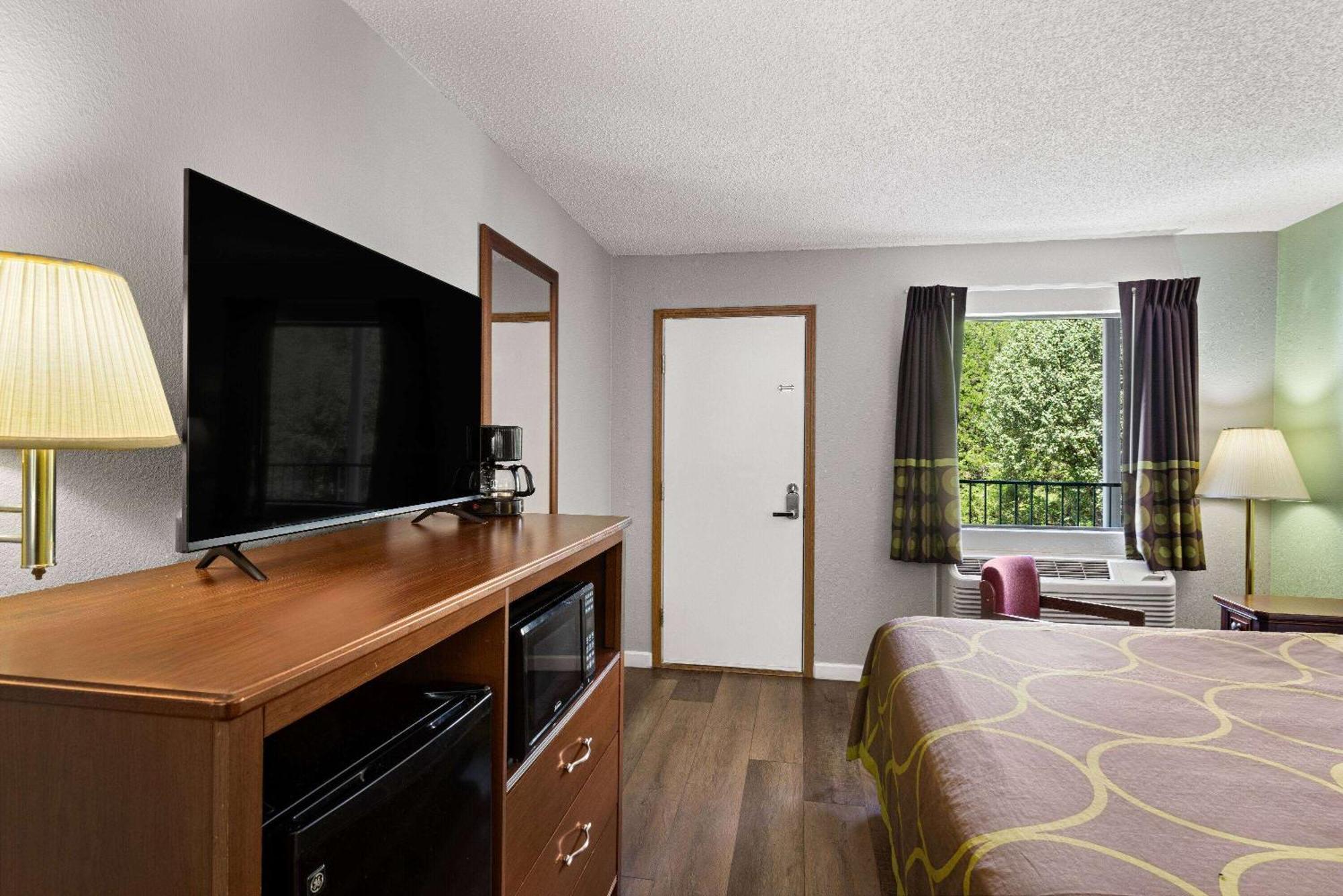 Motel Super 8 By Wyndham - Shepherd Of The Hills Exwy 2*