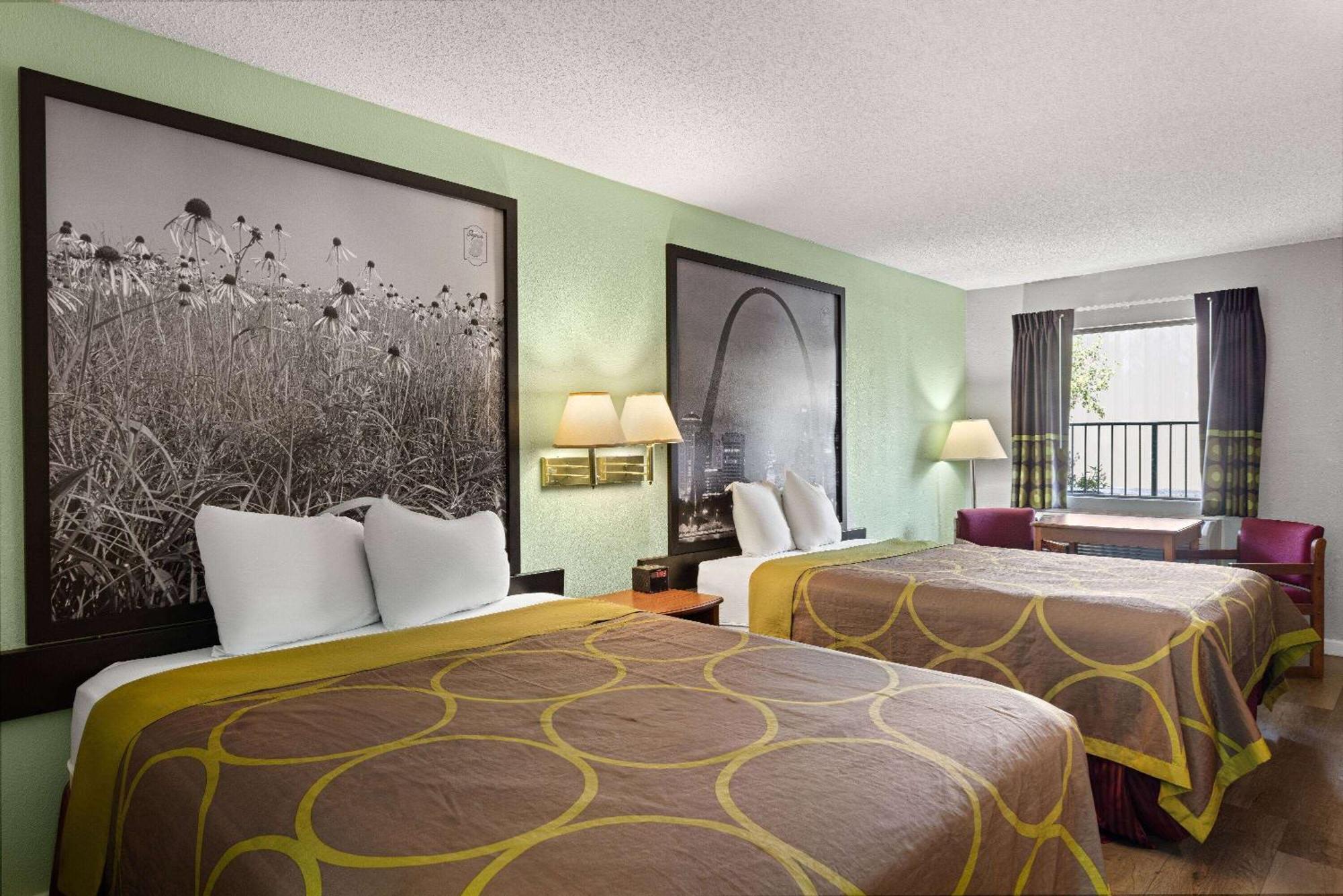 Super 8 By Wyndham - Shepherd Of The Hills Exwy