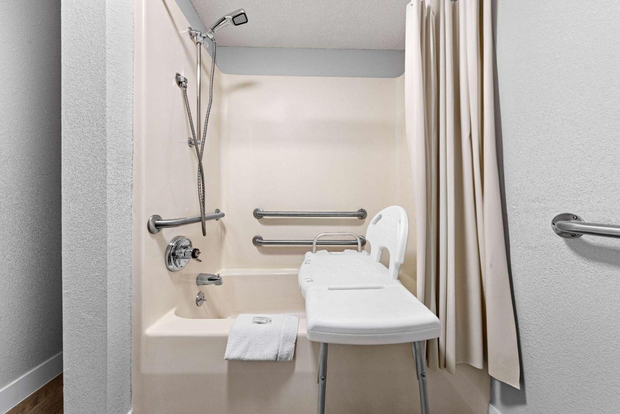 Motel Super 8 By Wyndham - Shepherd Of The Hills Exwy Branson