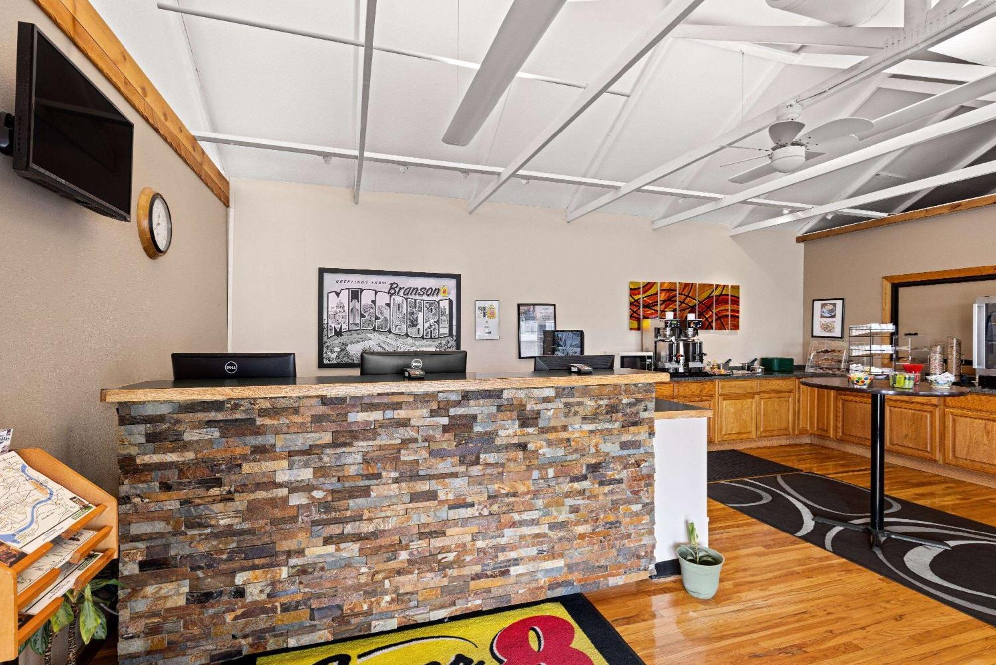 Super 8 By Wyndham - Shepherd Of The Hills Exwy Motel Branson