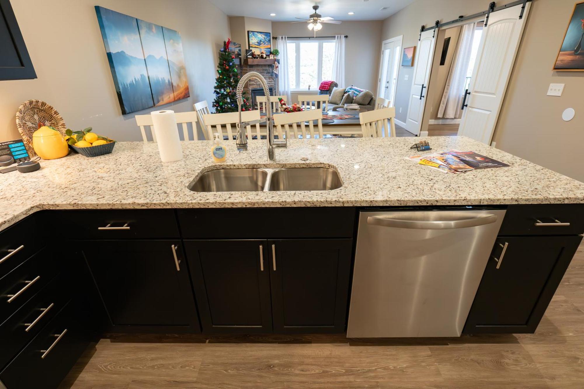 New Build - Walk-in 3br With Arcade Game - Free Attraction Tickets Included -- Fhg-207 Branson