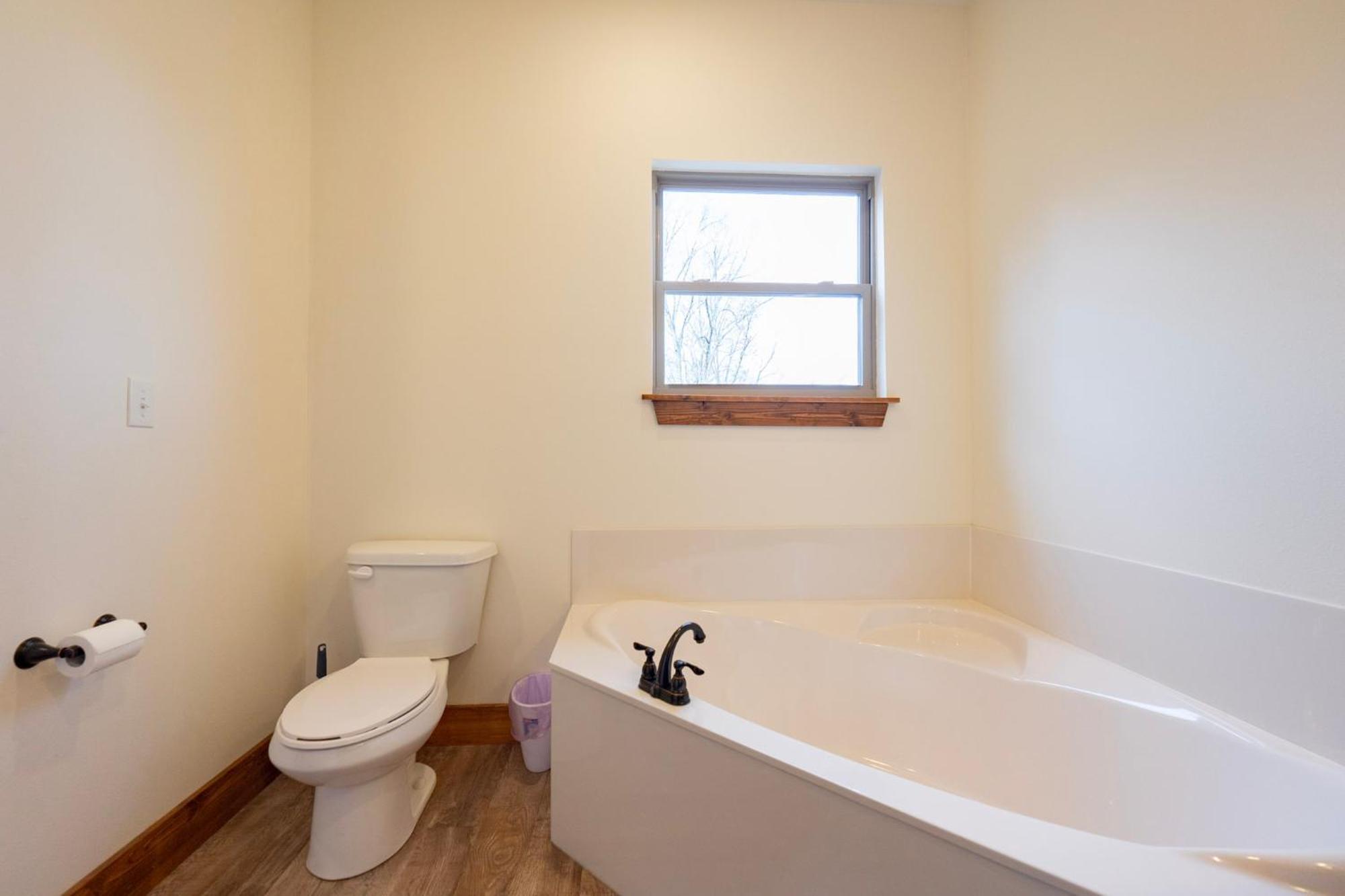 3bd Walk-in Near Silver Dollar - Game - Pool - Free Tickets Included - Rr-93b *