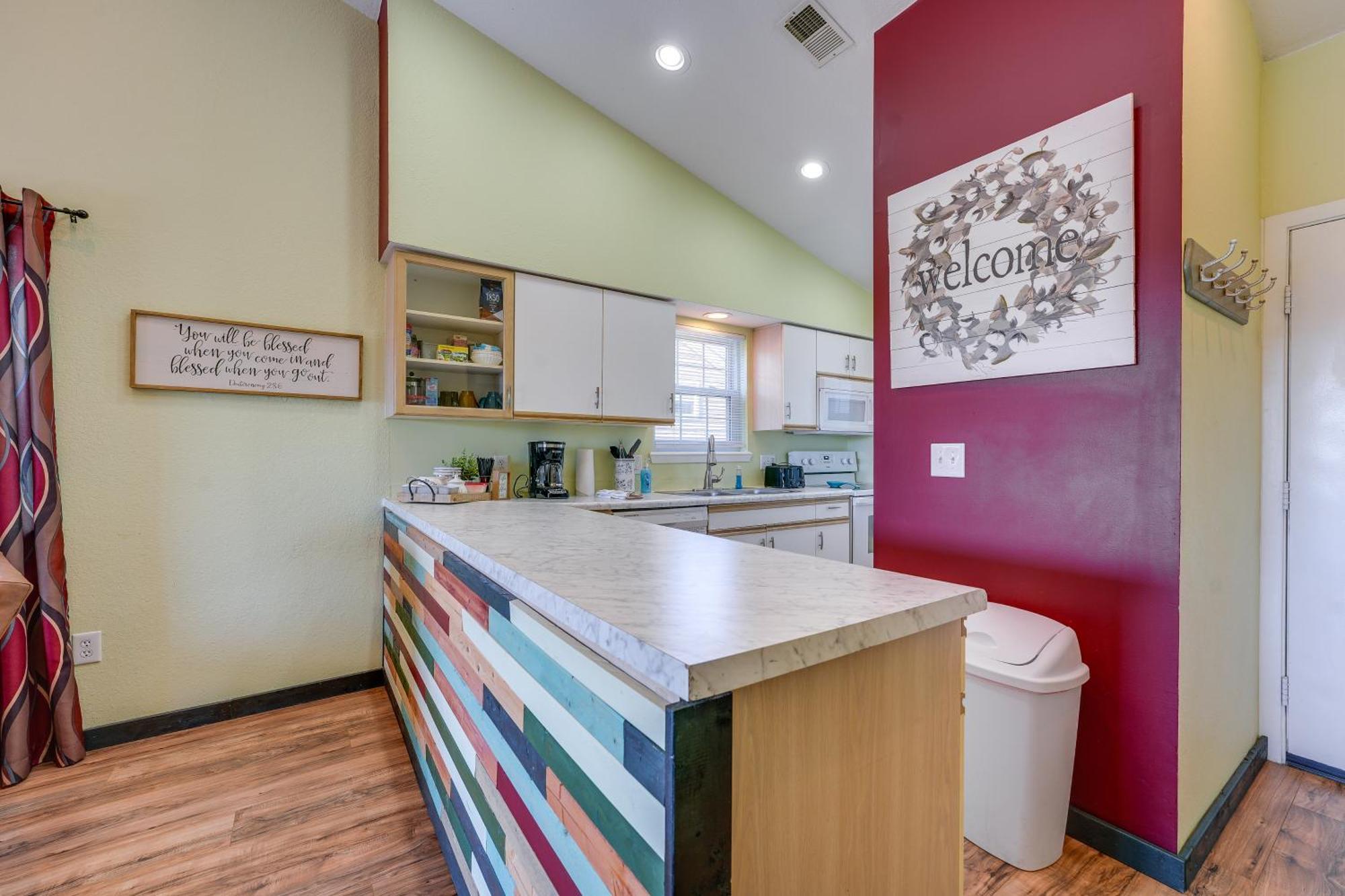 Vibrant Hills With Balcony Apartment *
