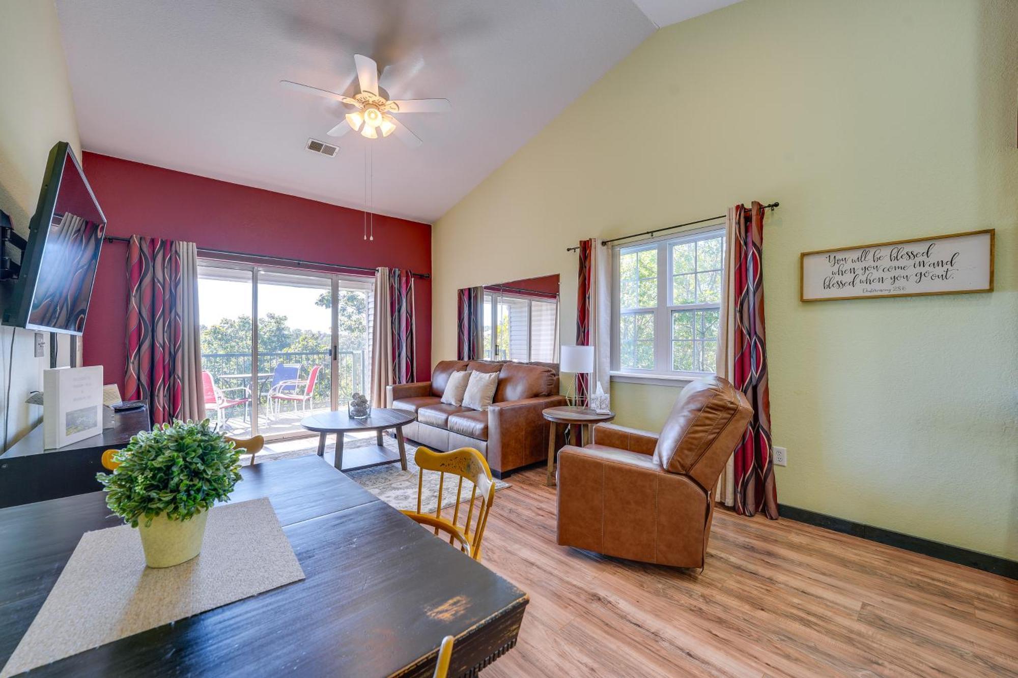 Vibrant Hills With Balcony Apartment Branson