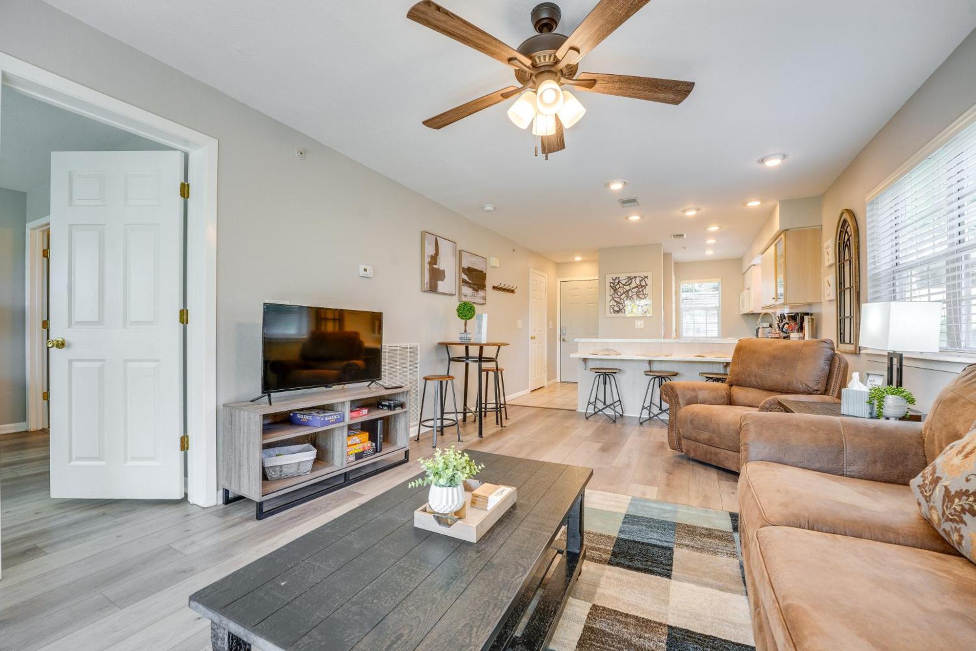 Apartment Retreat With Pool Access About 3 Mi To Dtwn Branson