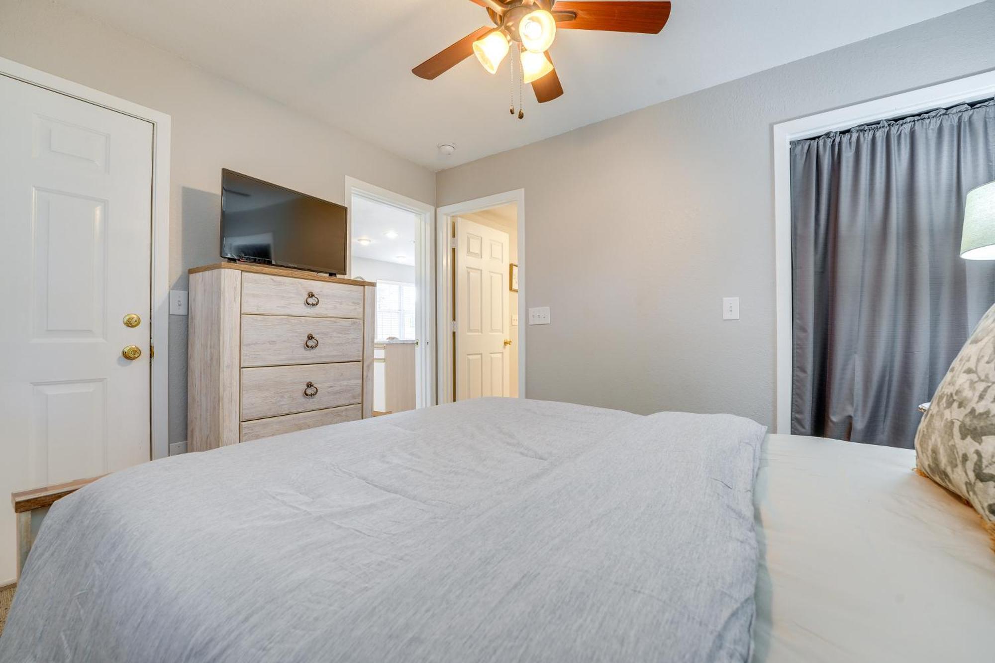 Retreat With Pool Access About 3 Mi To Dtwn Apartment