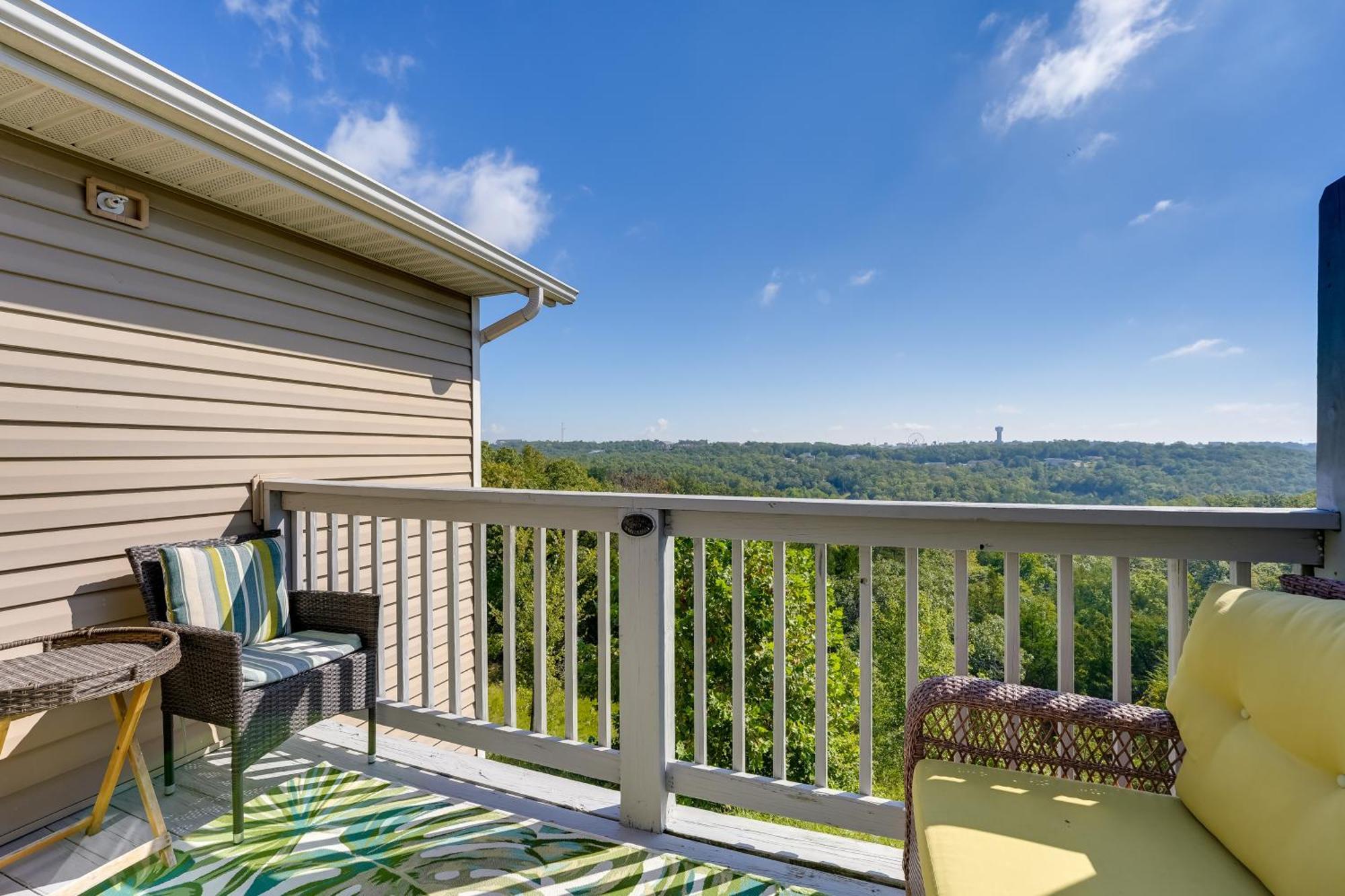 Brandon With Balcony, Strip And Mountain Views! * Branson