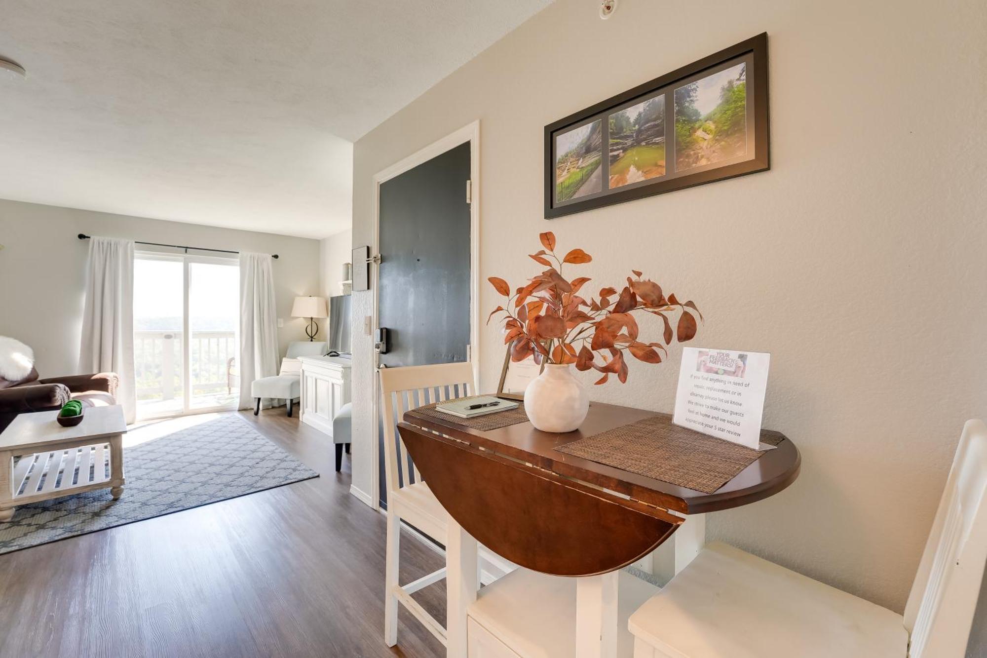 Apartment Brandon With Balcony, Strip And Mountain Views!
