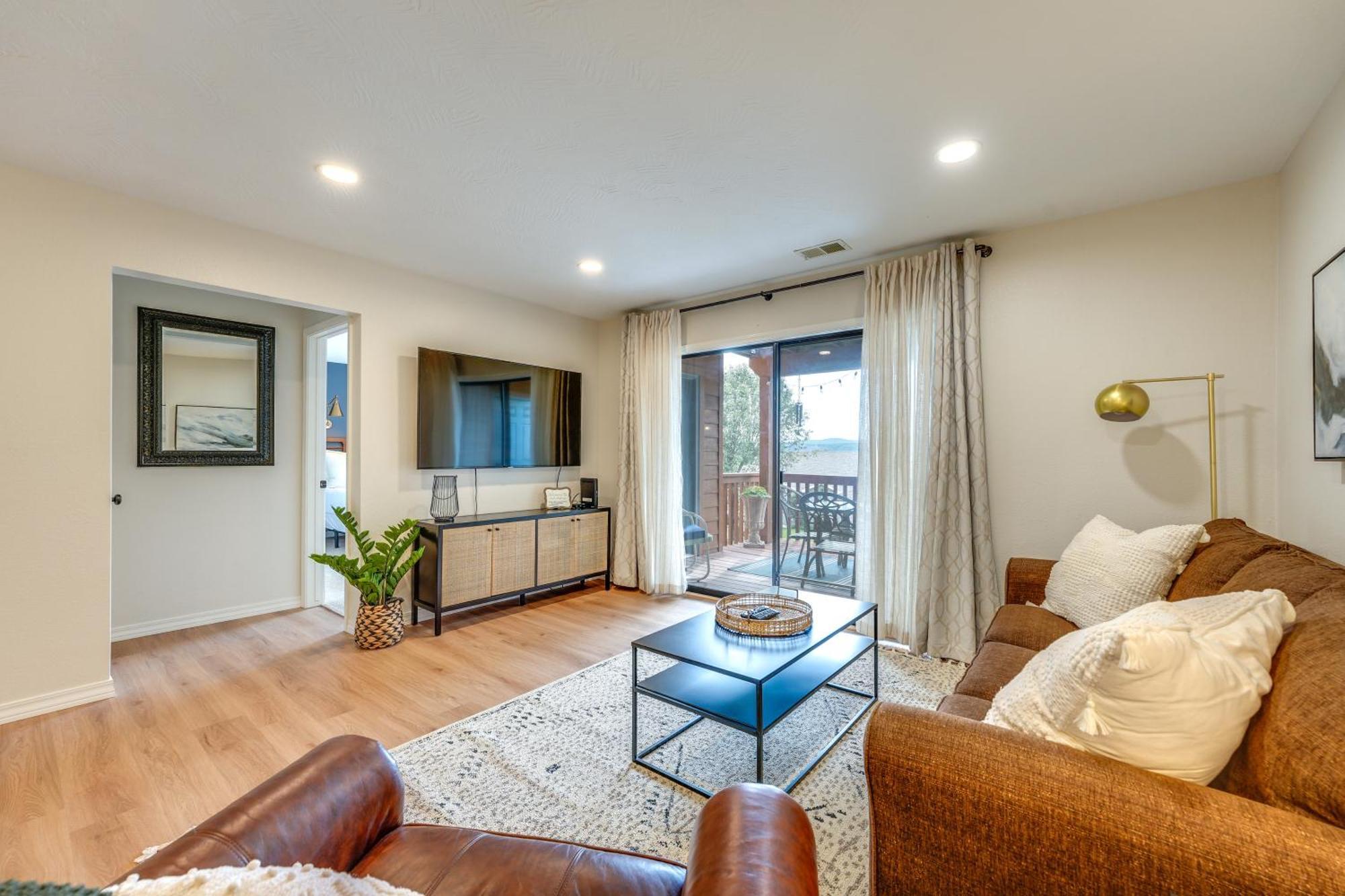 Getaway With Balcony And Amenities! *