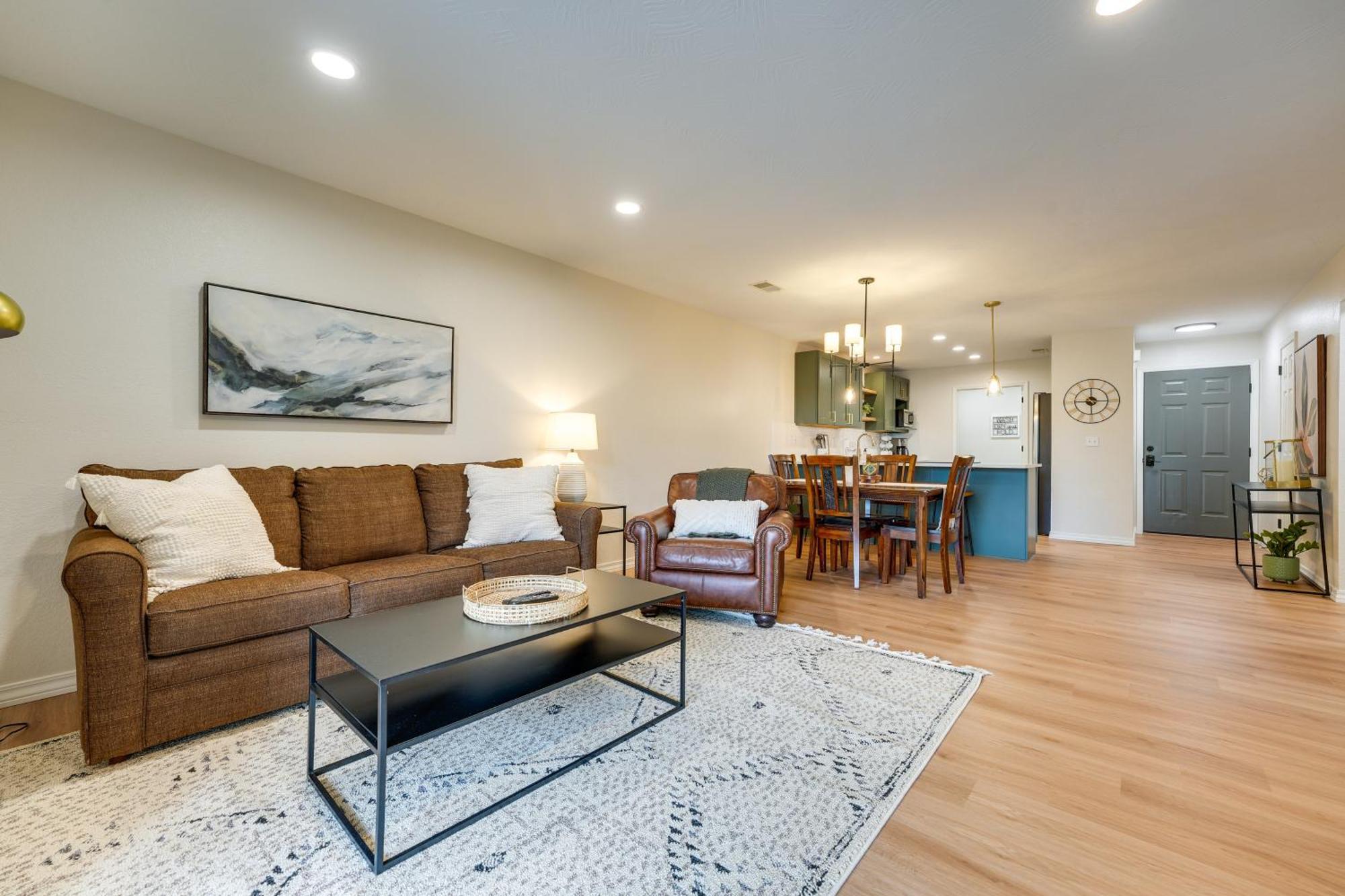 Getaway With Balcony And Amenities! *