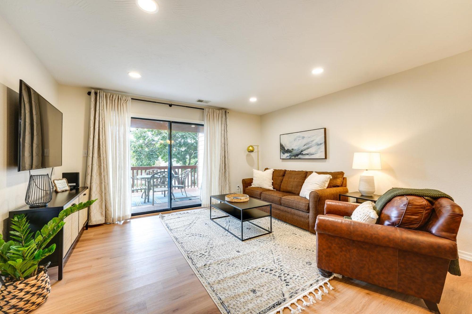 Apartment Getaway With Balcony And Amenities! Branson