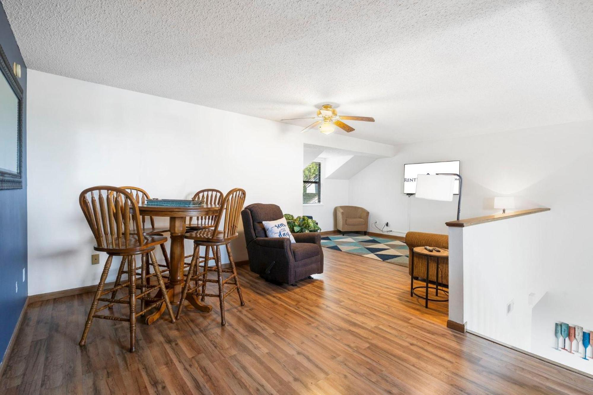 Shagbark Hickory -- 1010 Holiday home *
