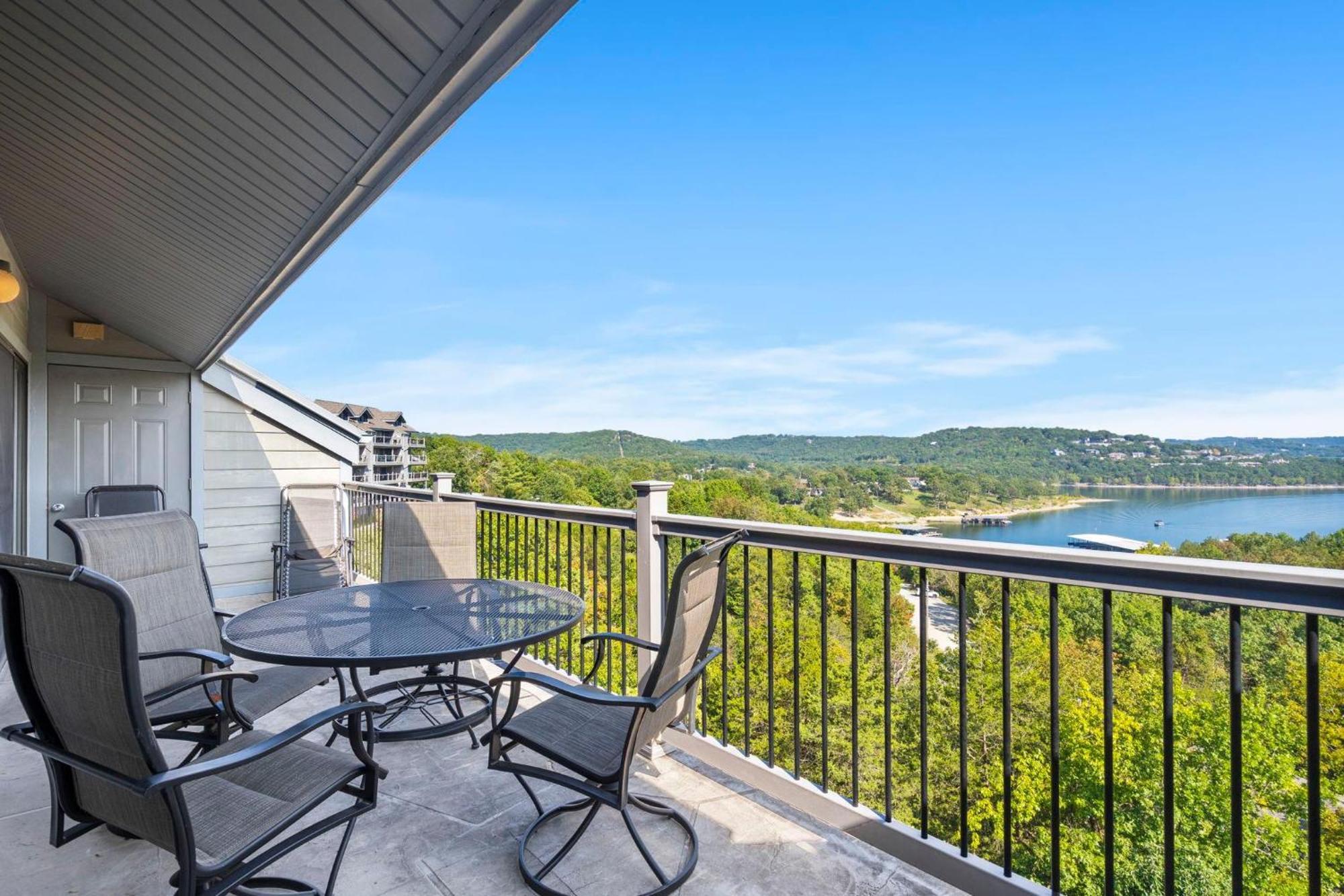 Shagbark Hickory -- 1010 Holiday home *