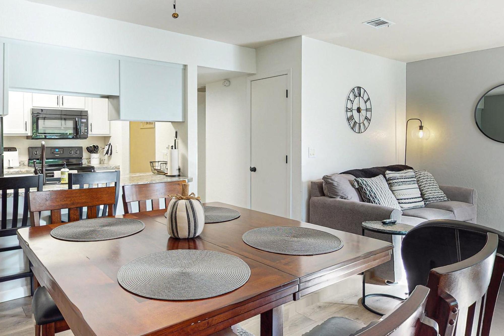Apartment Pointe Royale Condos, #5 *