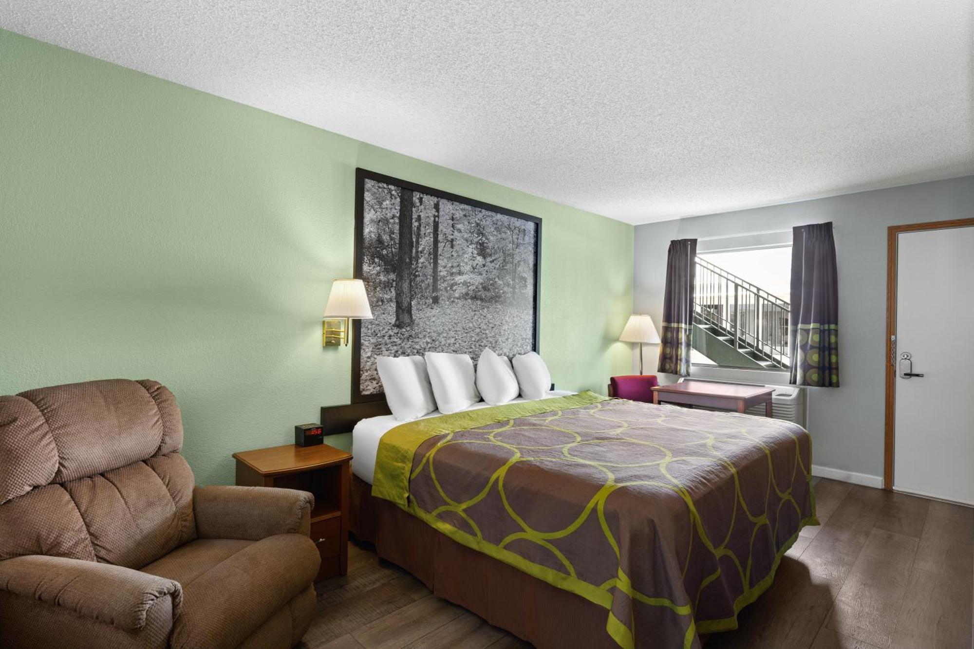 Super 8 By Wyndham - Shepherd Of The Hills Exwy Motel 2*