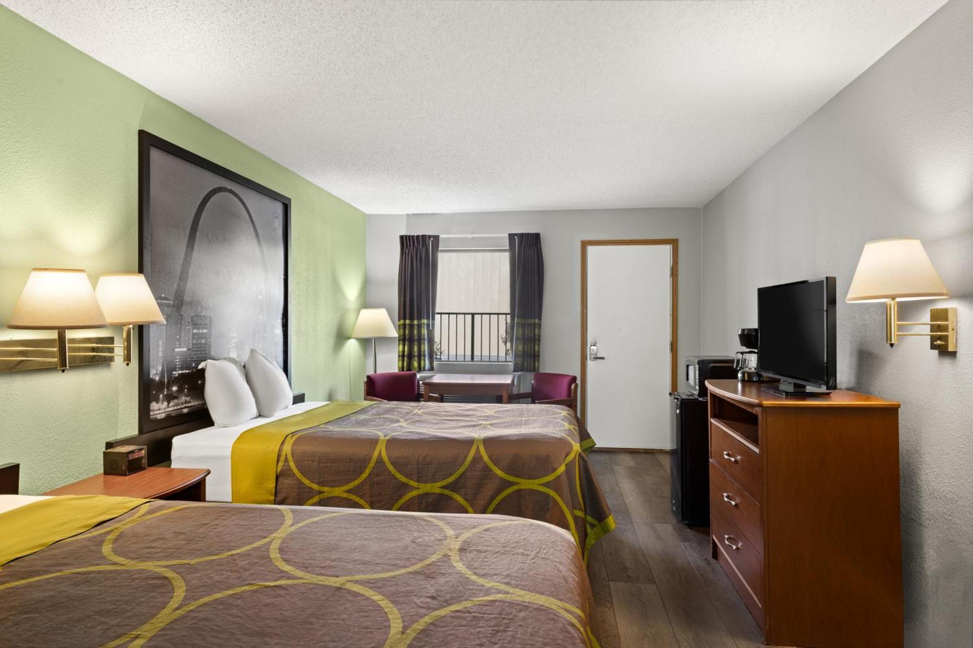 Super 8 By Wyndham - Shepherd Of The Hills Exwy Motel 2*