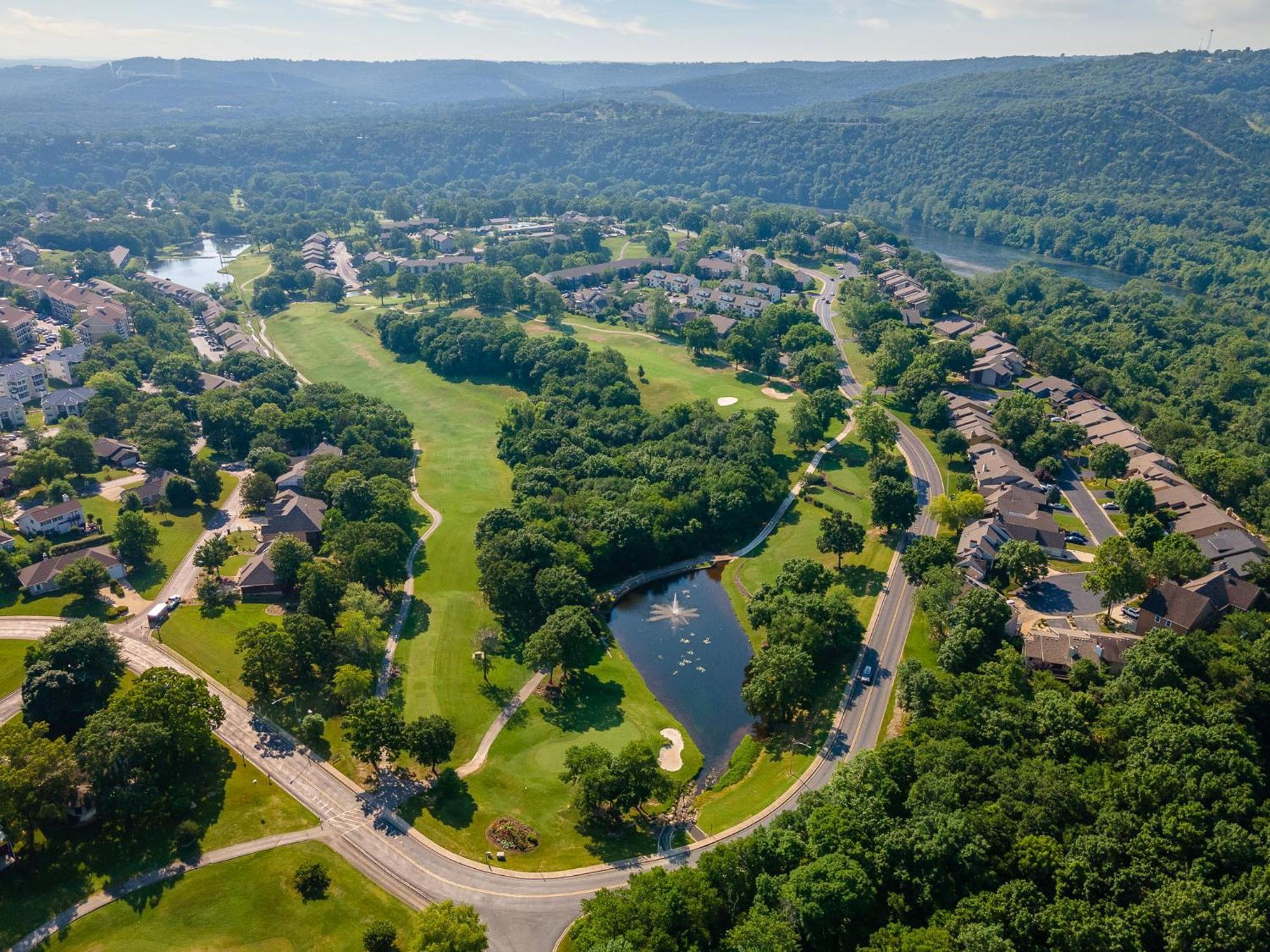 Elegant Lakeside Retreat In Apartment Branson