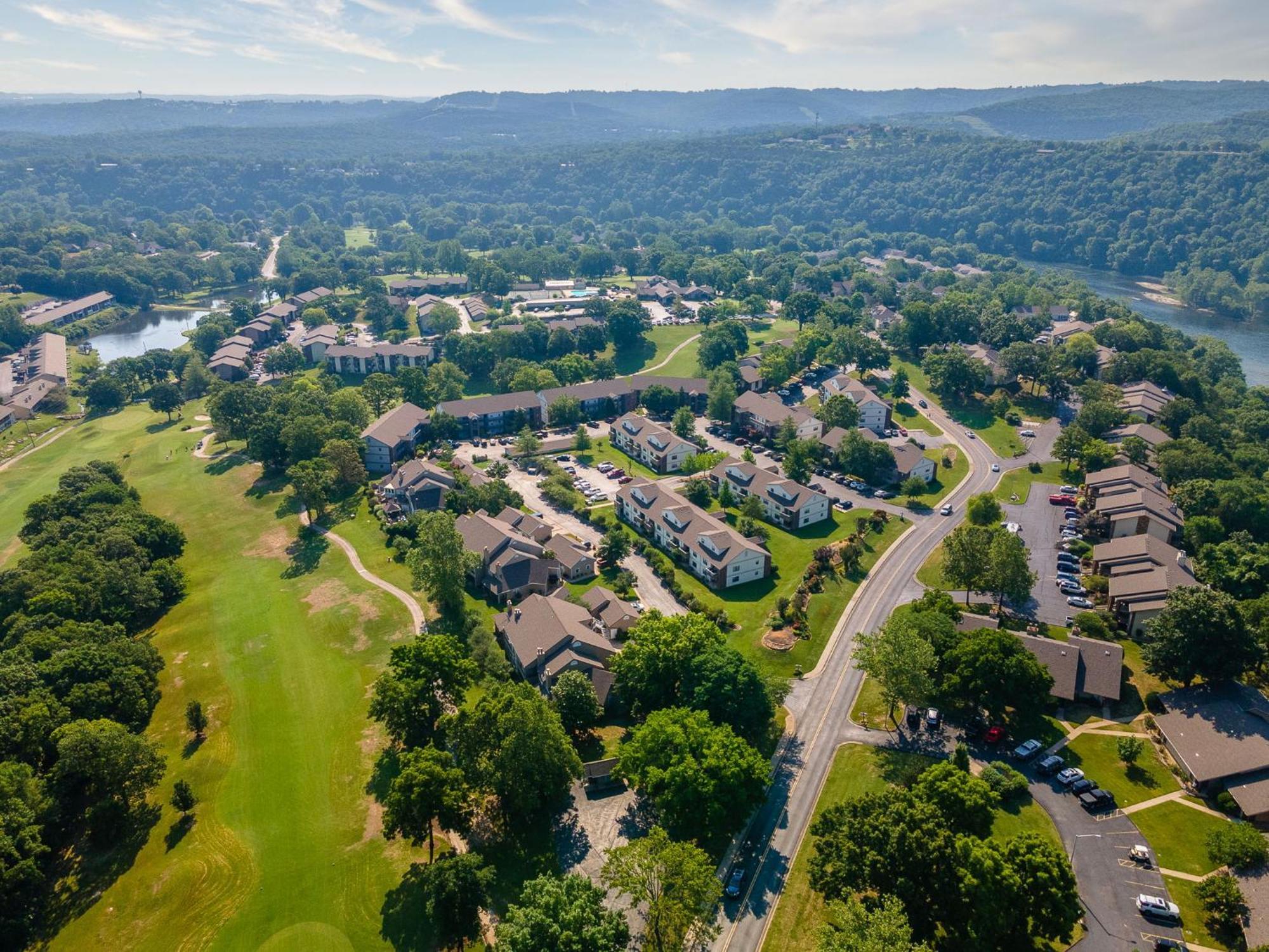 Elegant Lakeside Retreat In * Branson