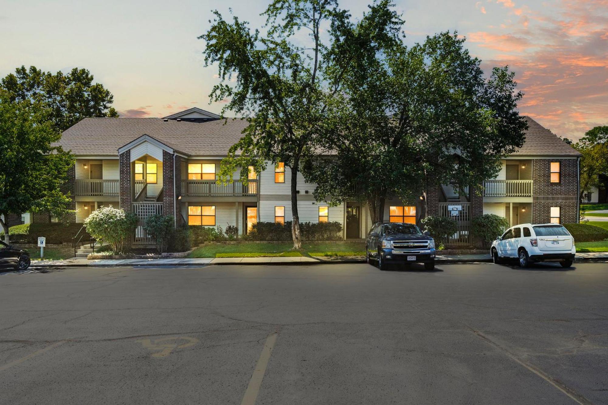Elegant Lakeside Retreat In *