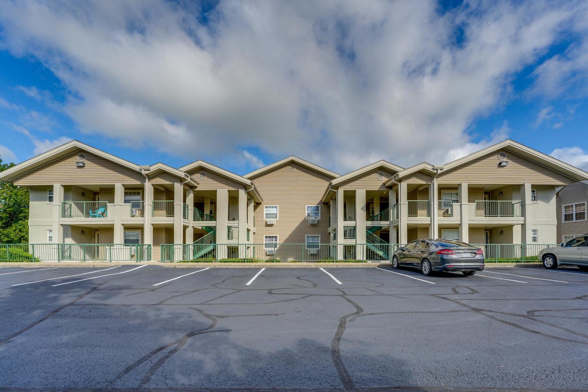 Ideally Located 3 Miles To Downtown! Branson