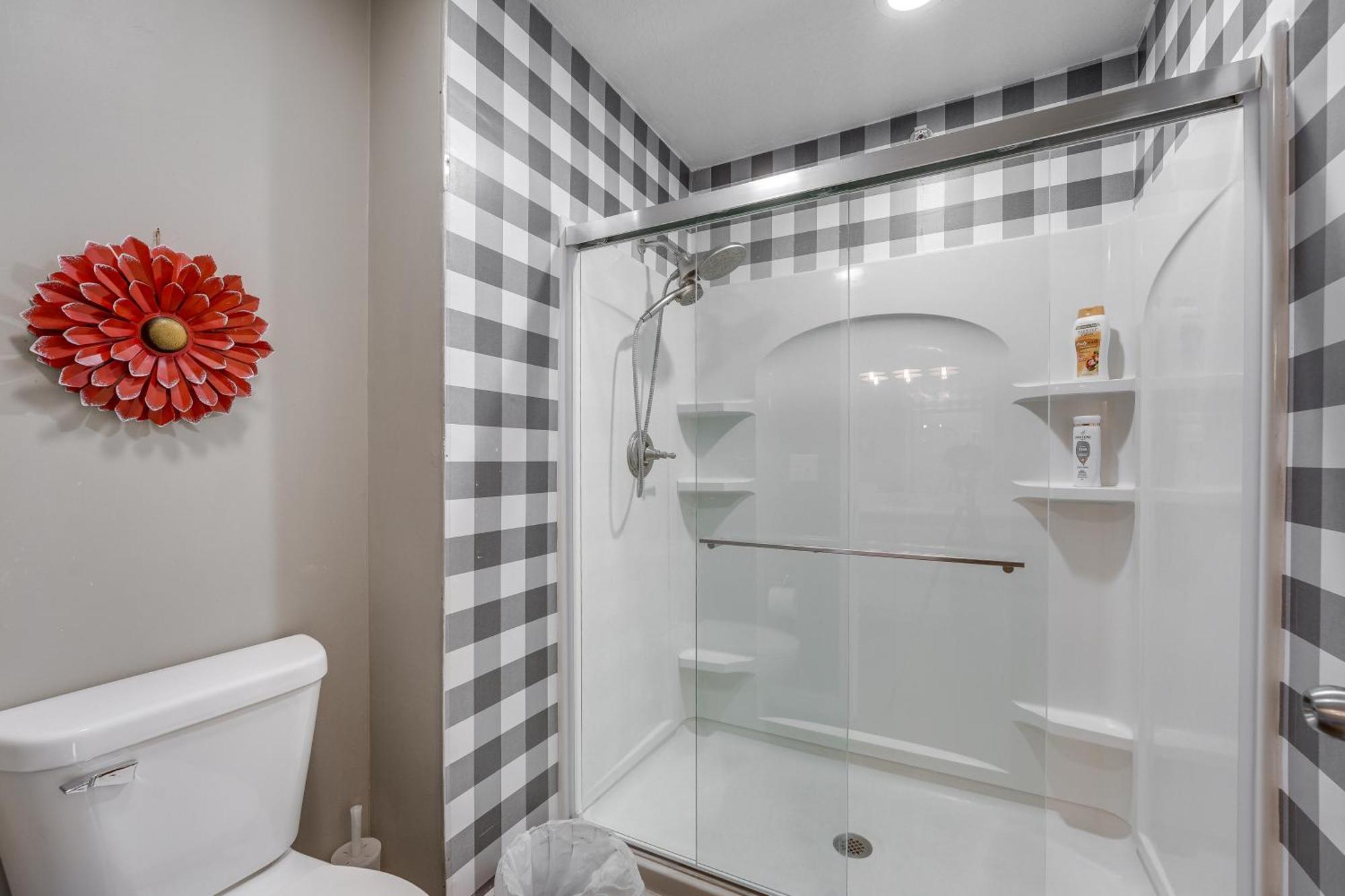 Ideally Located 3 Miles To Downtown! * Branson