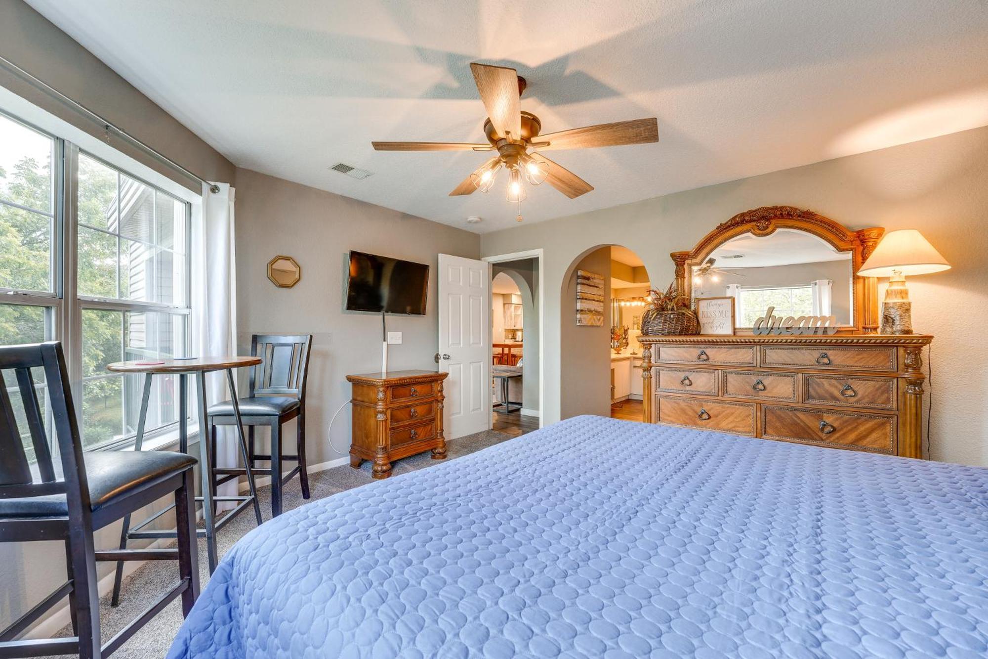 Apartment Ideally Located 3 Miles To Downtown!