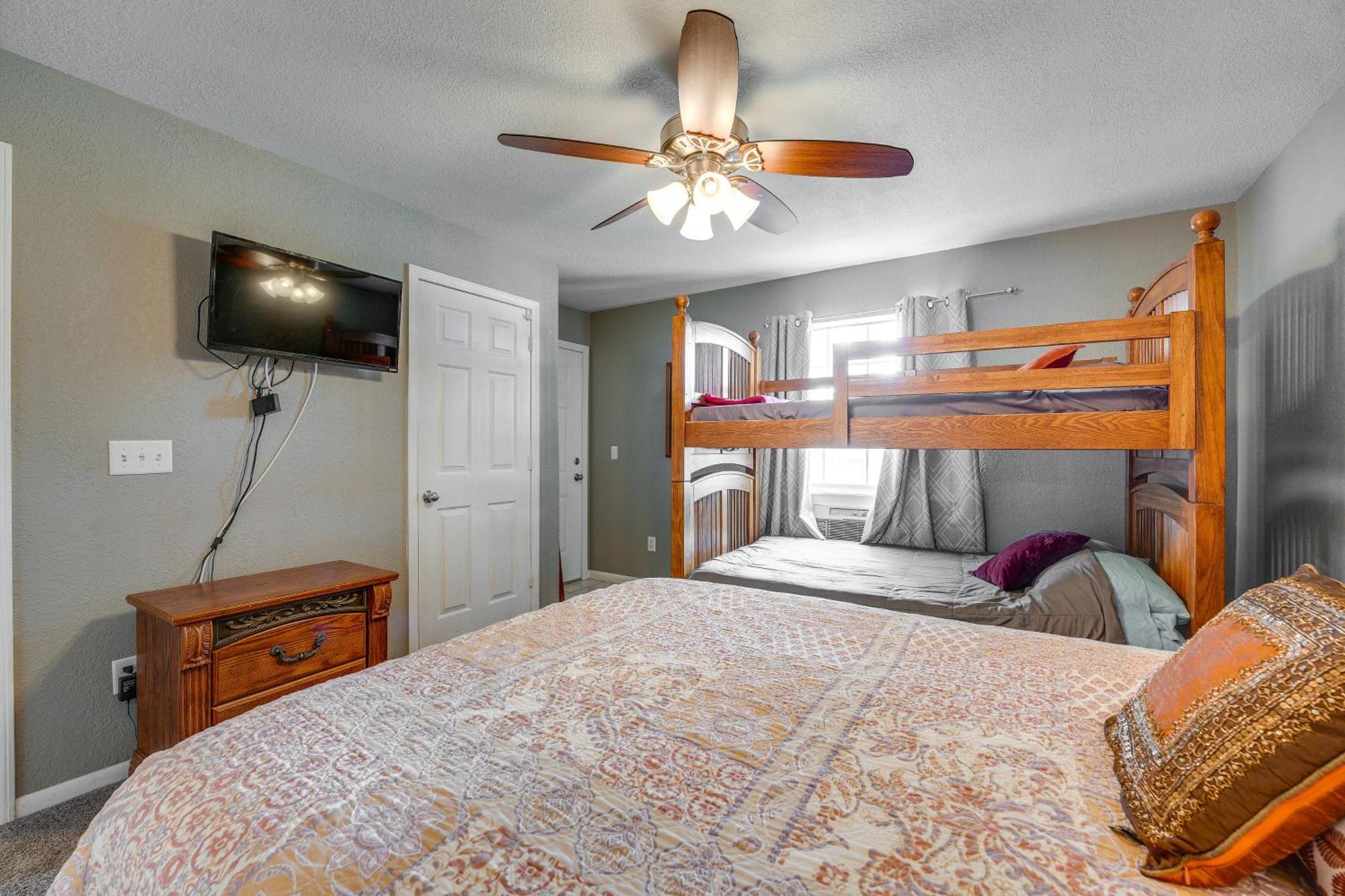 Ideally Located 3 Miles To Downtown! Branson