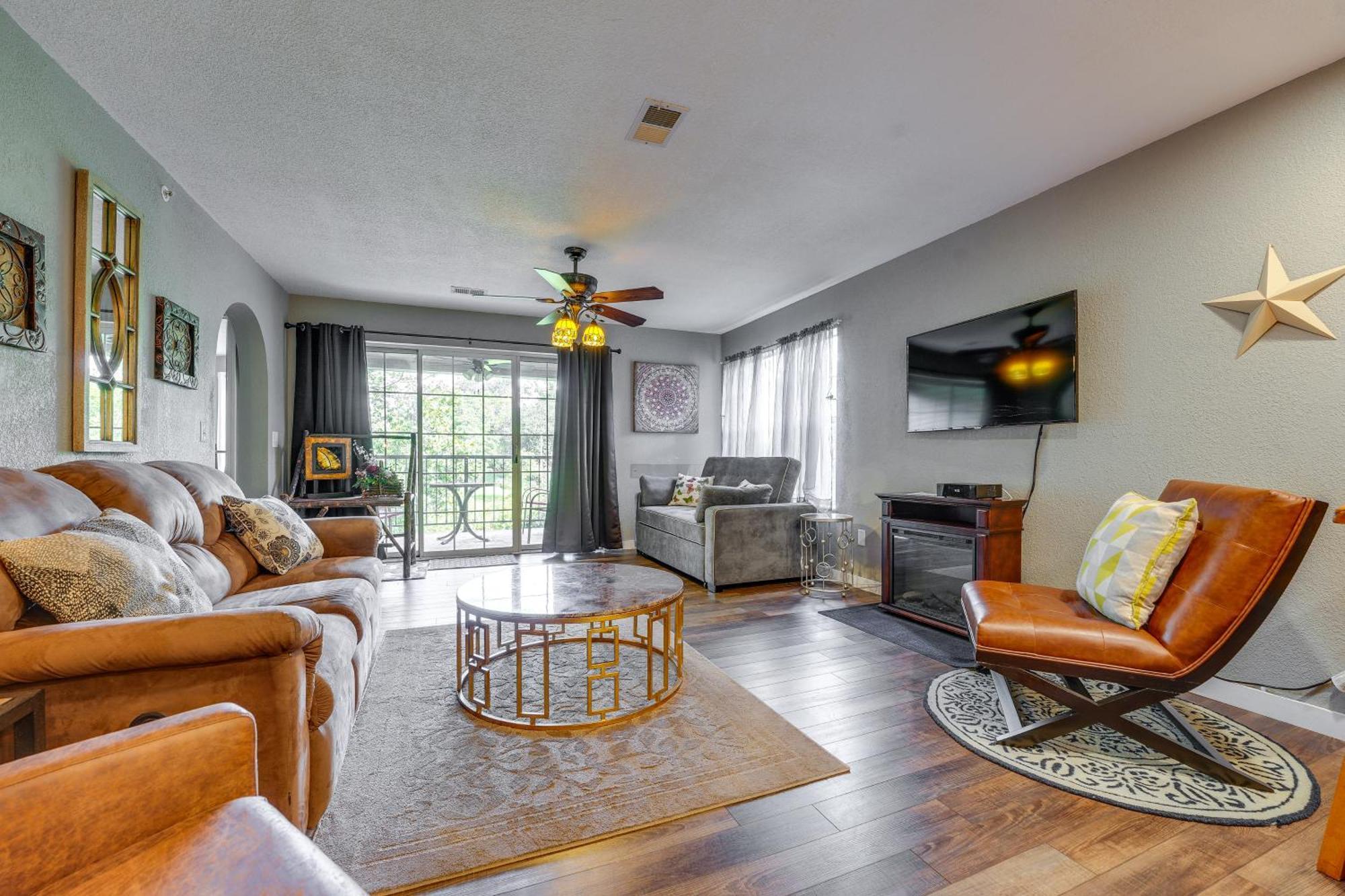 Ideally Located 3 Miles To Downtown! Apartment Branson
