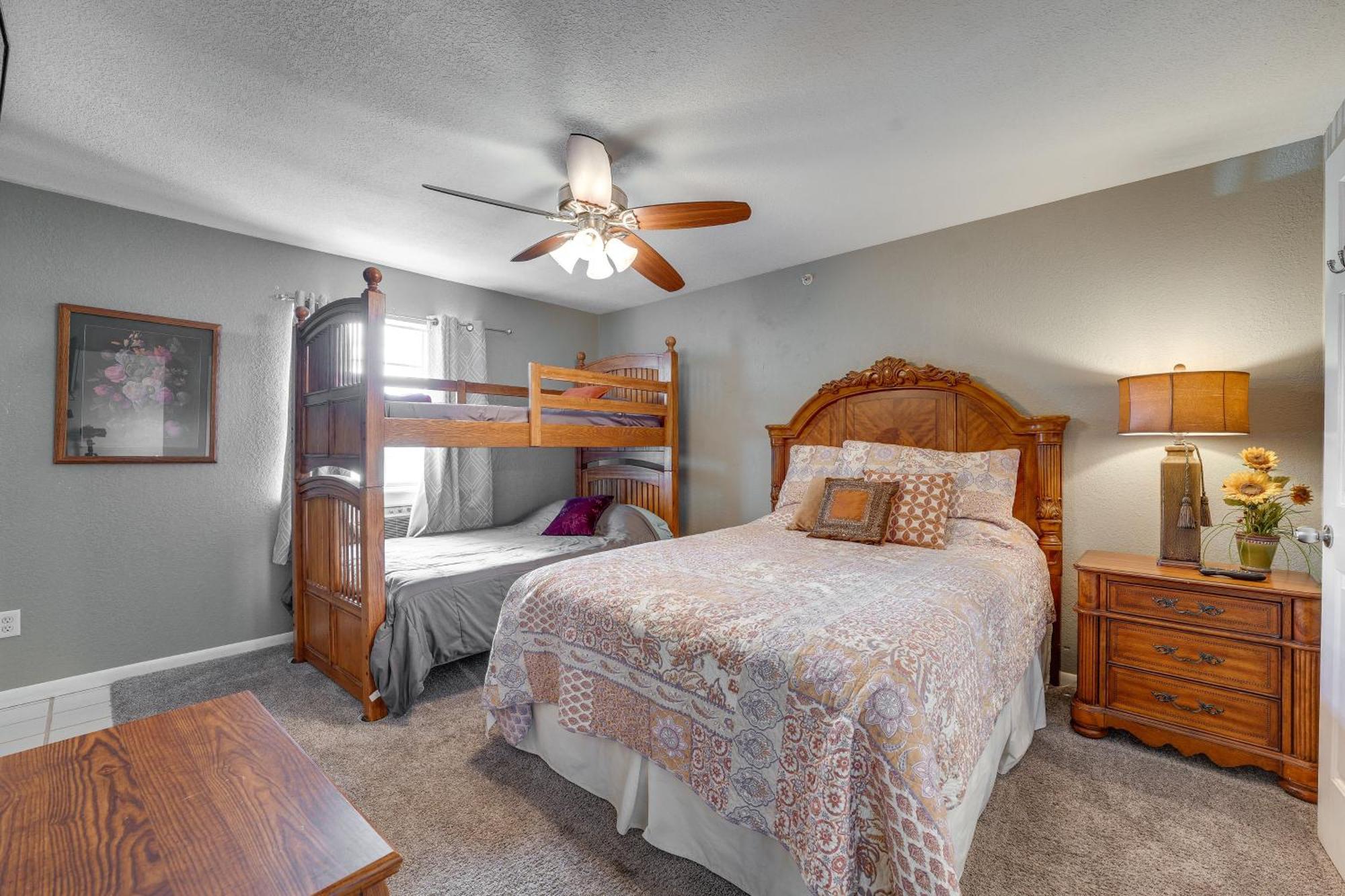 Ideally Located 3 Miles To Downtown! Apartment