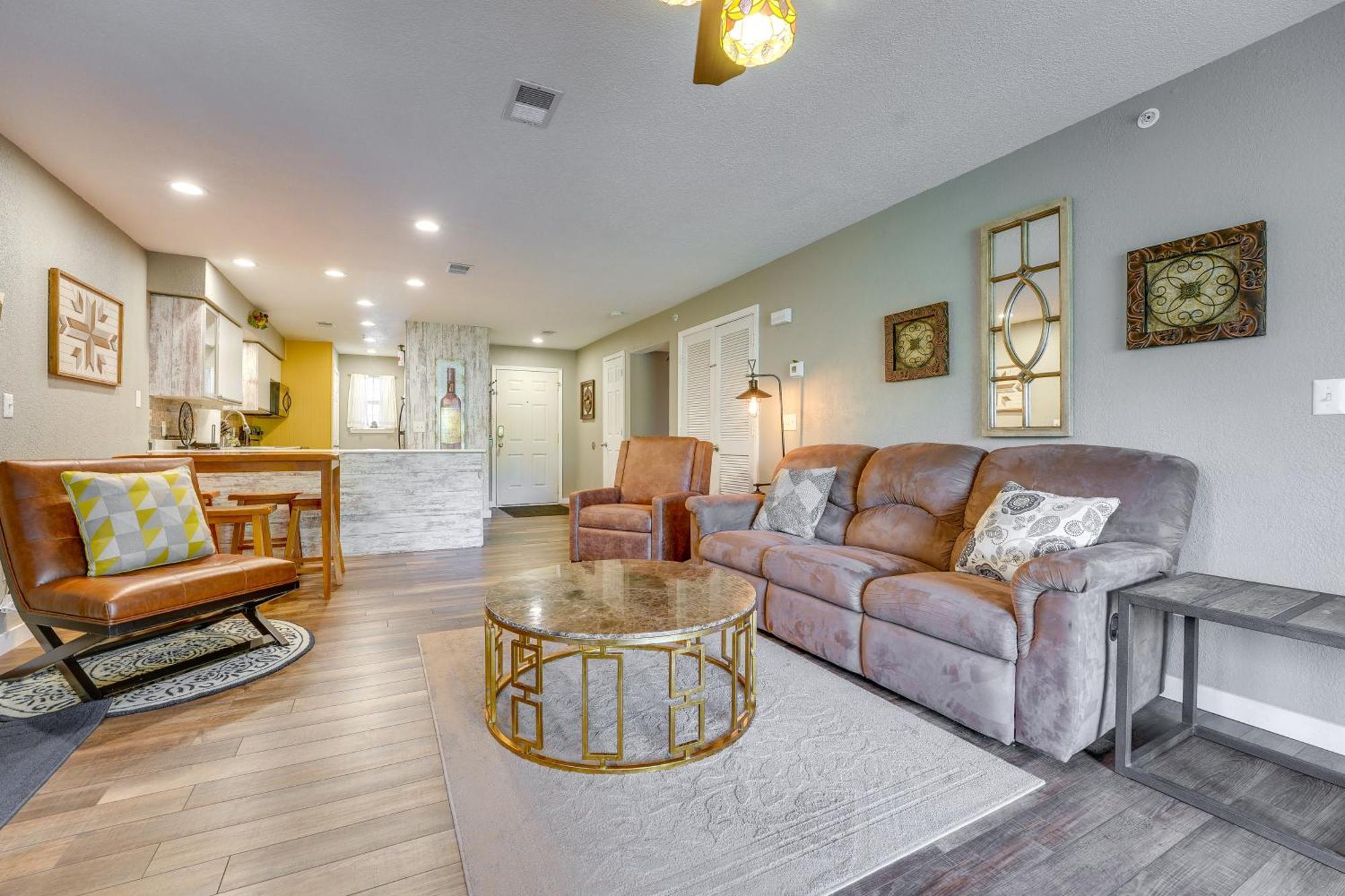 Ideally Located 3 Miles To Downtown! Apartment
