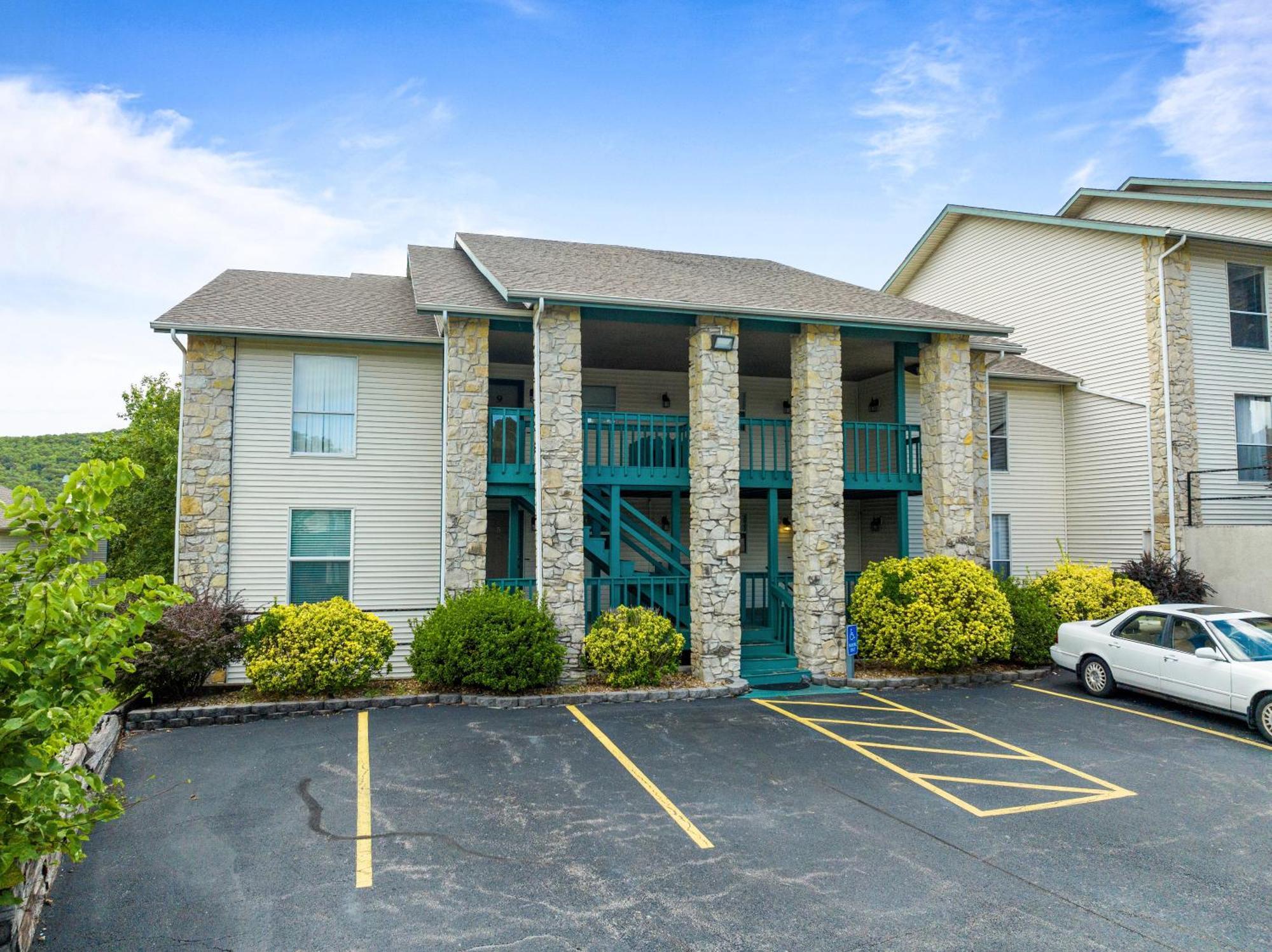 Bluffs Oasis Branson