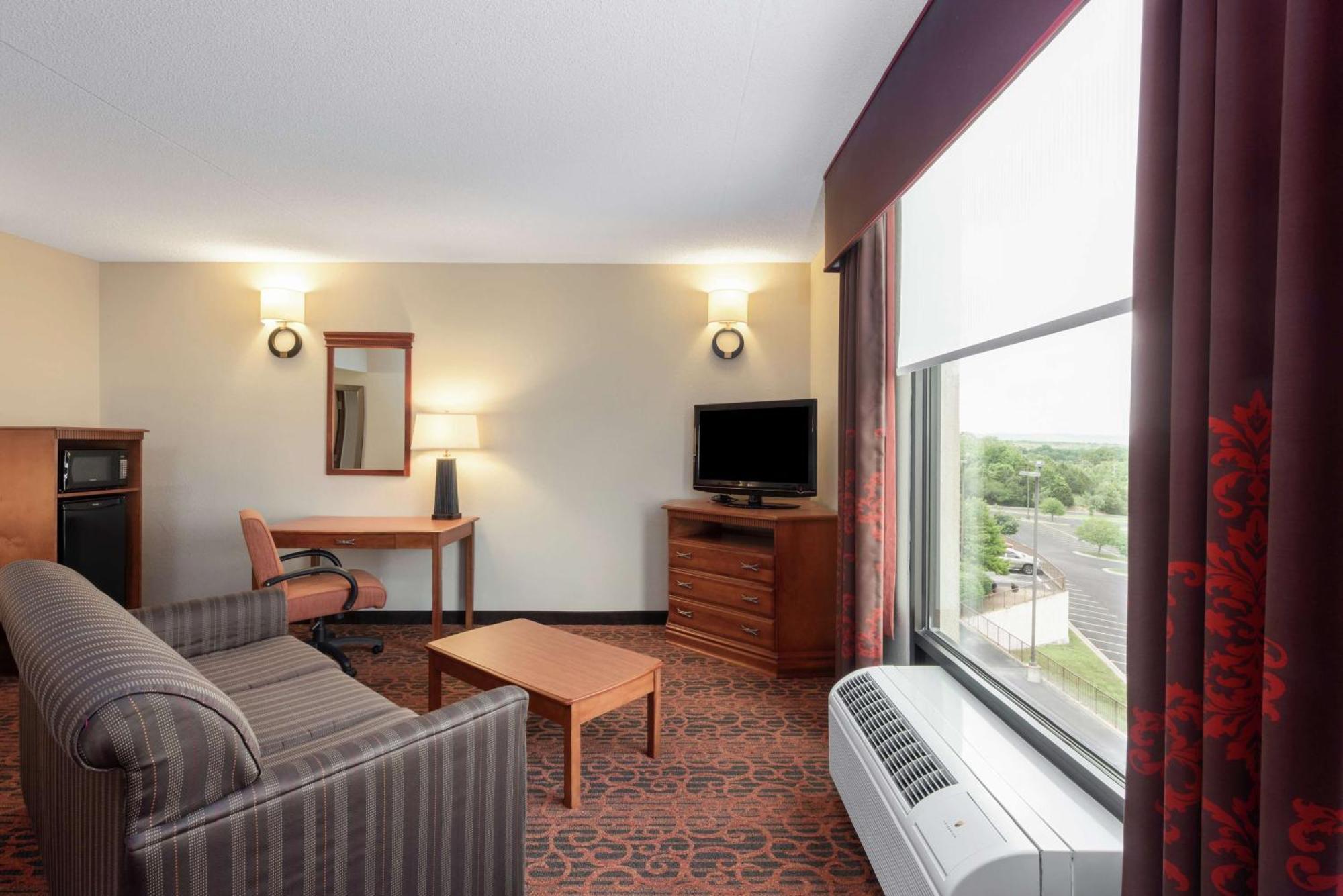 Hotel Hampton On The Strip 3*