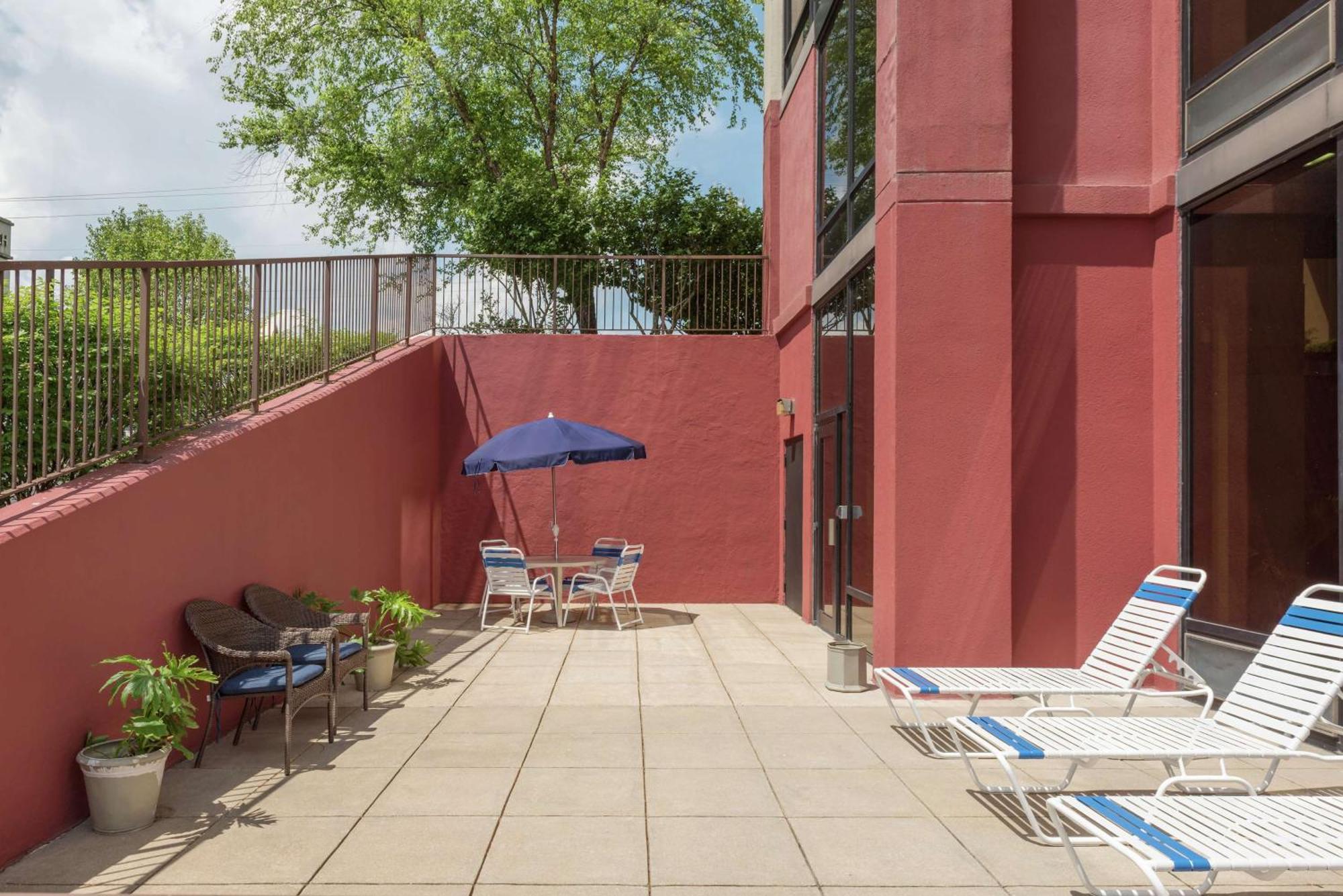 Hampton On The Strip Hotel 3*