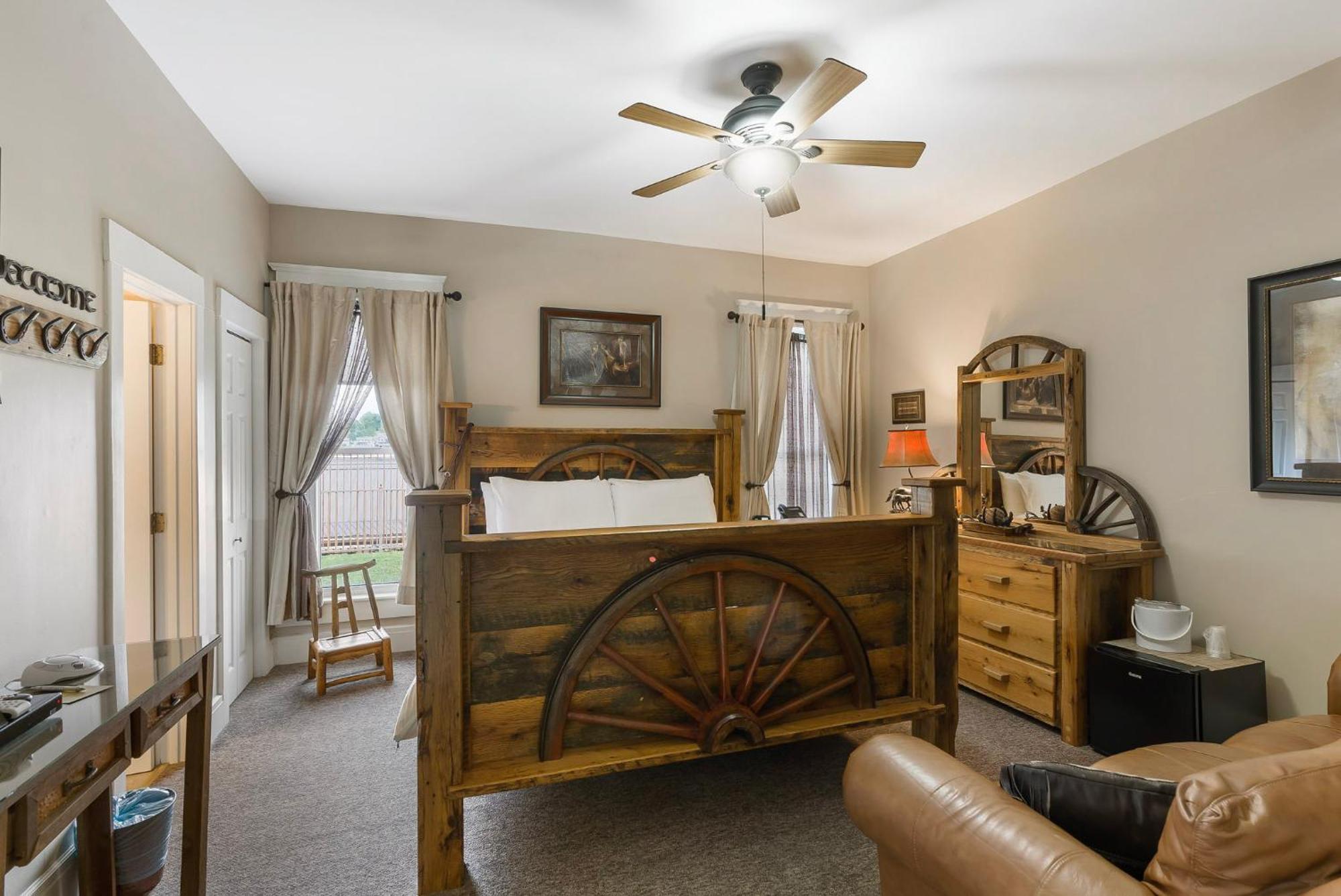 Historic - Horseshoe With King Bed - Downtown - Free Tickets Included * Branson