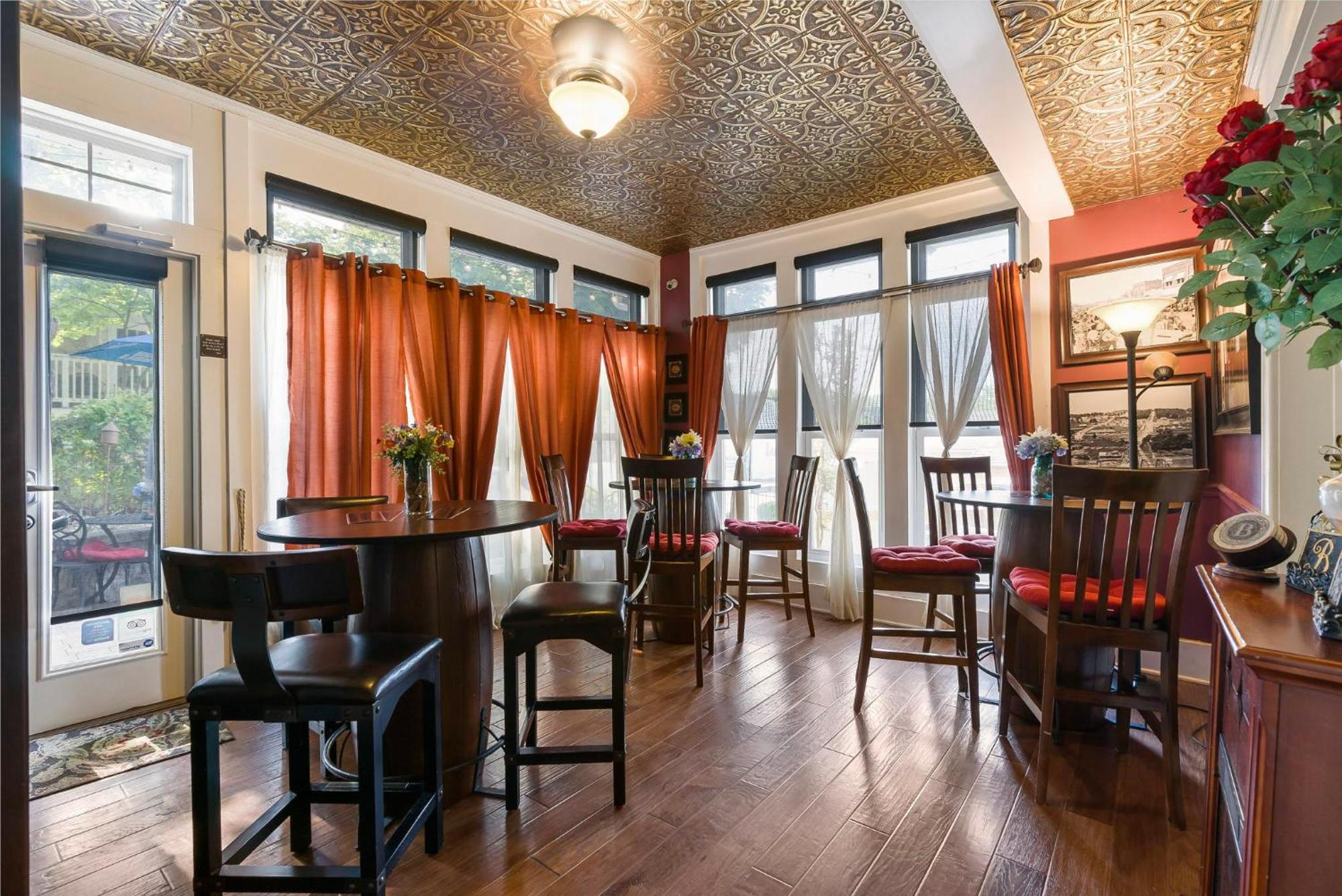 Historic - Horseshoe With King Bed - Downtown - Free Tickets Included *