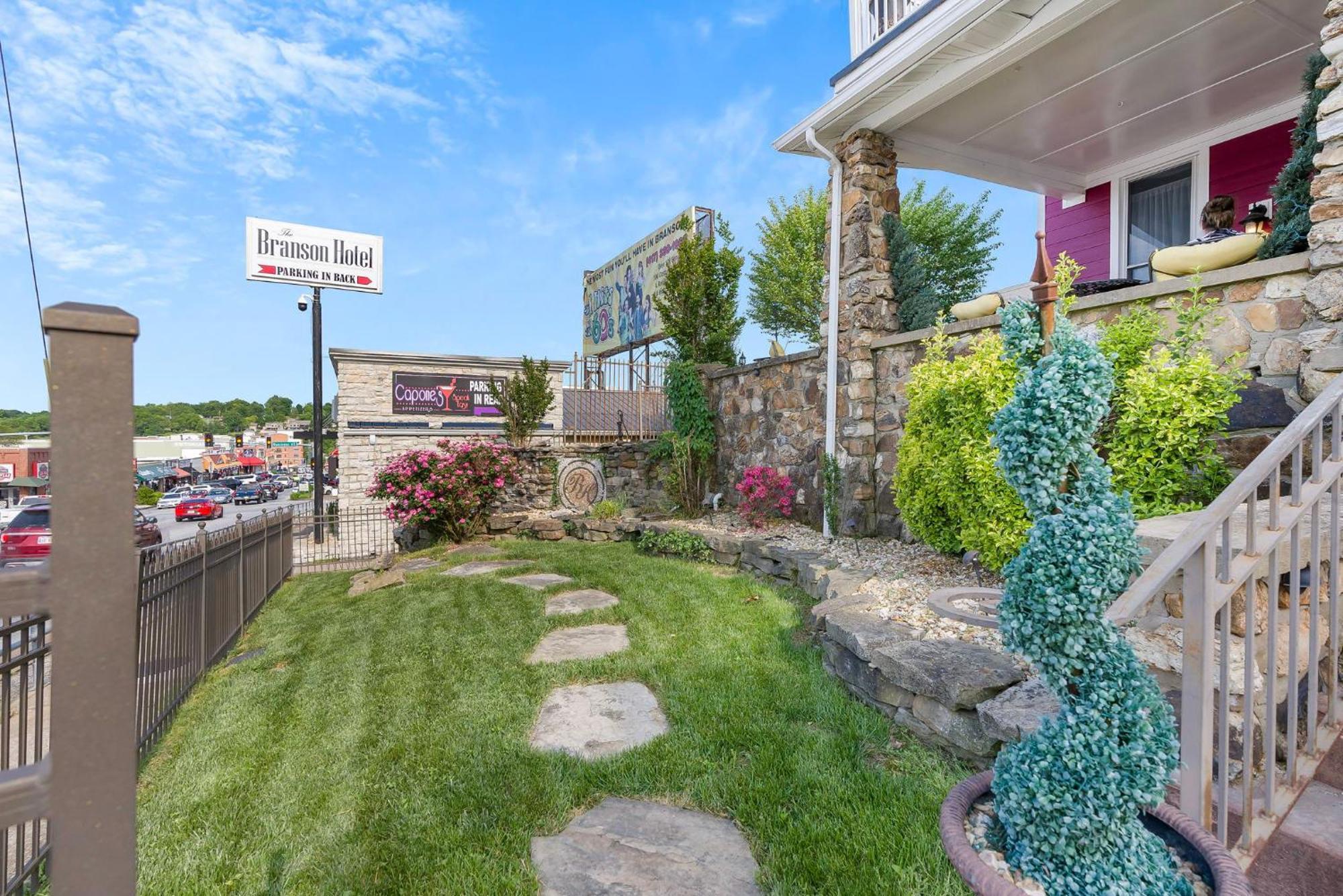 Hotel Historic - Horseshoe With King Bed - Downtown - Free Tickets Included Branson
