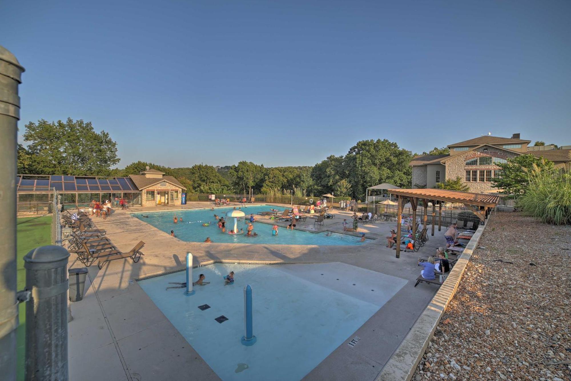 Apartment With Screened Patio, Pool Access *