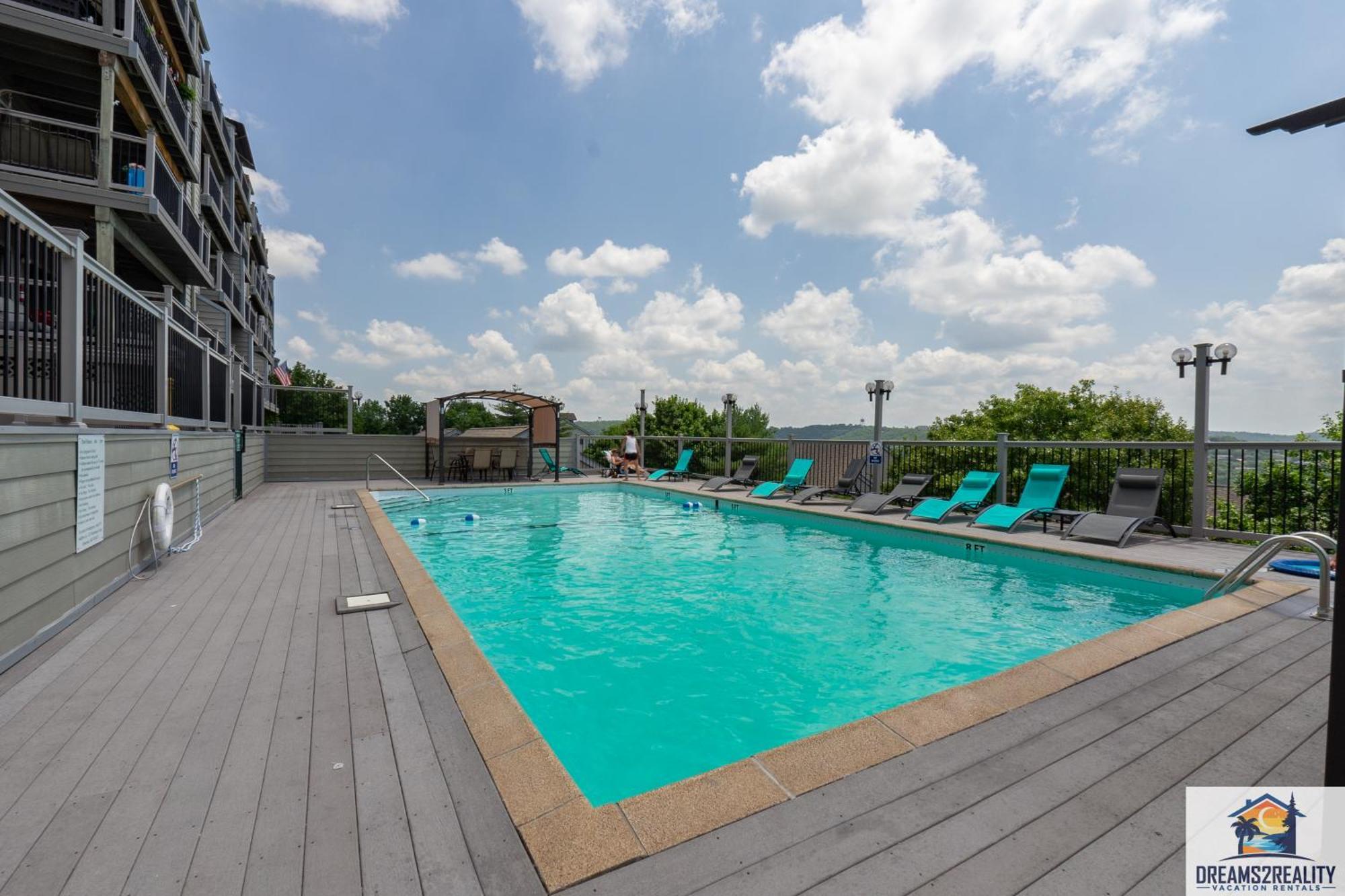 Lake View! Walk-in 3 Bedroom - Outdoor Pool - Free Tickets Included - Trh6-6 Branson