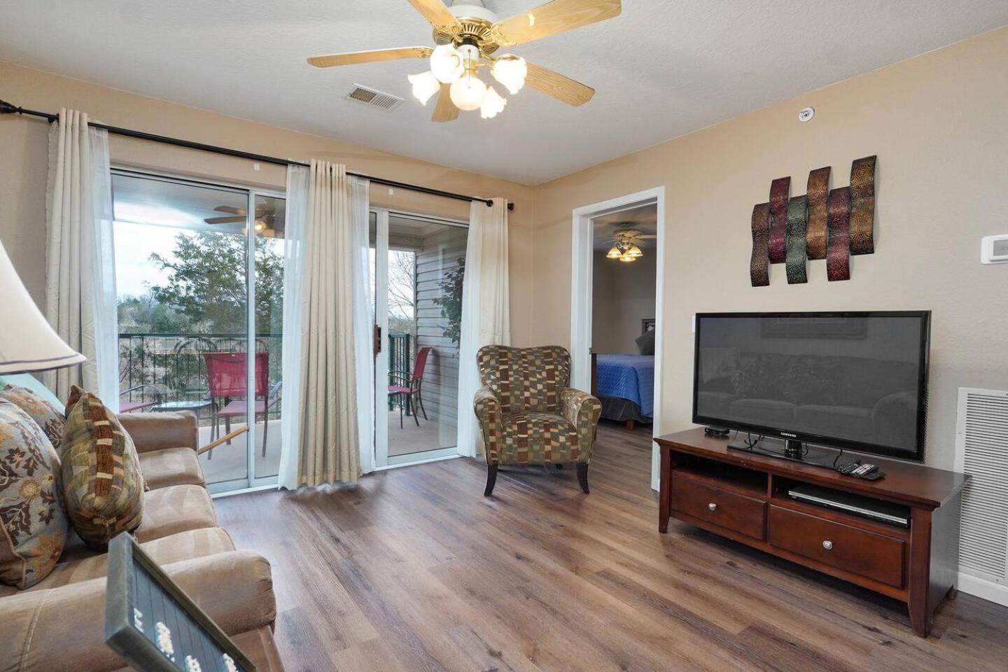 Retreat @ The Hills W/ Pets And Game Apartment