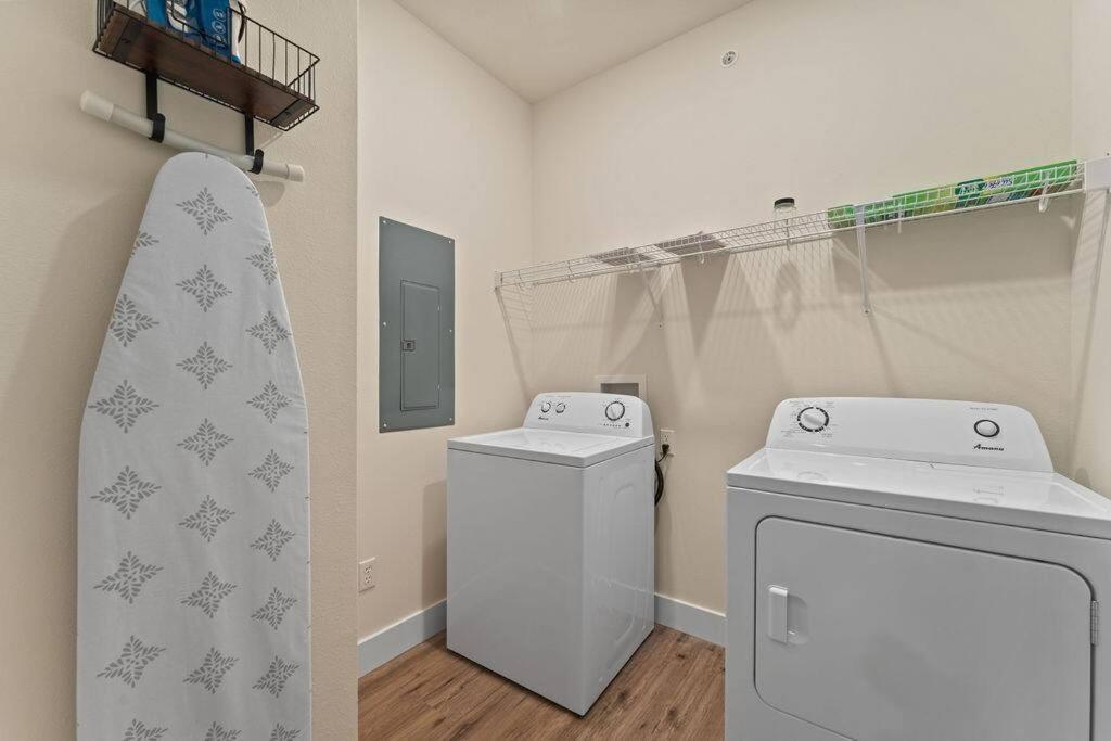 Views! Penthouse- 5 Min To Landing & Downtown Apartment Branson